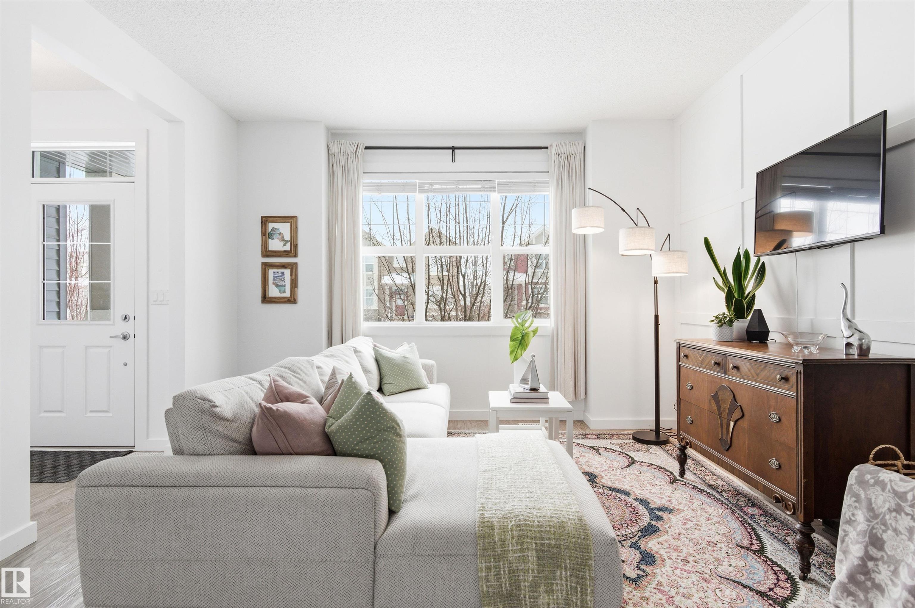 Photo 10 at 2217 Glenridding Boulevard SW, Glenridding Heights, Edmonton