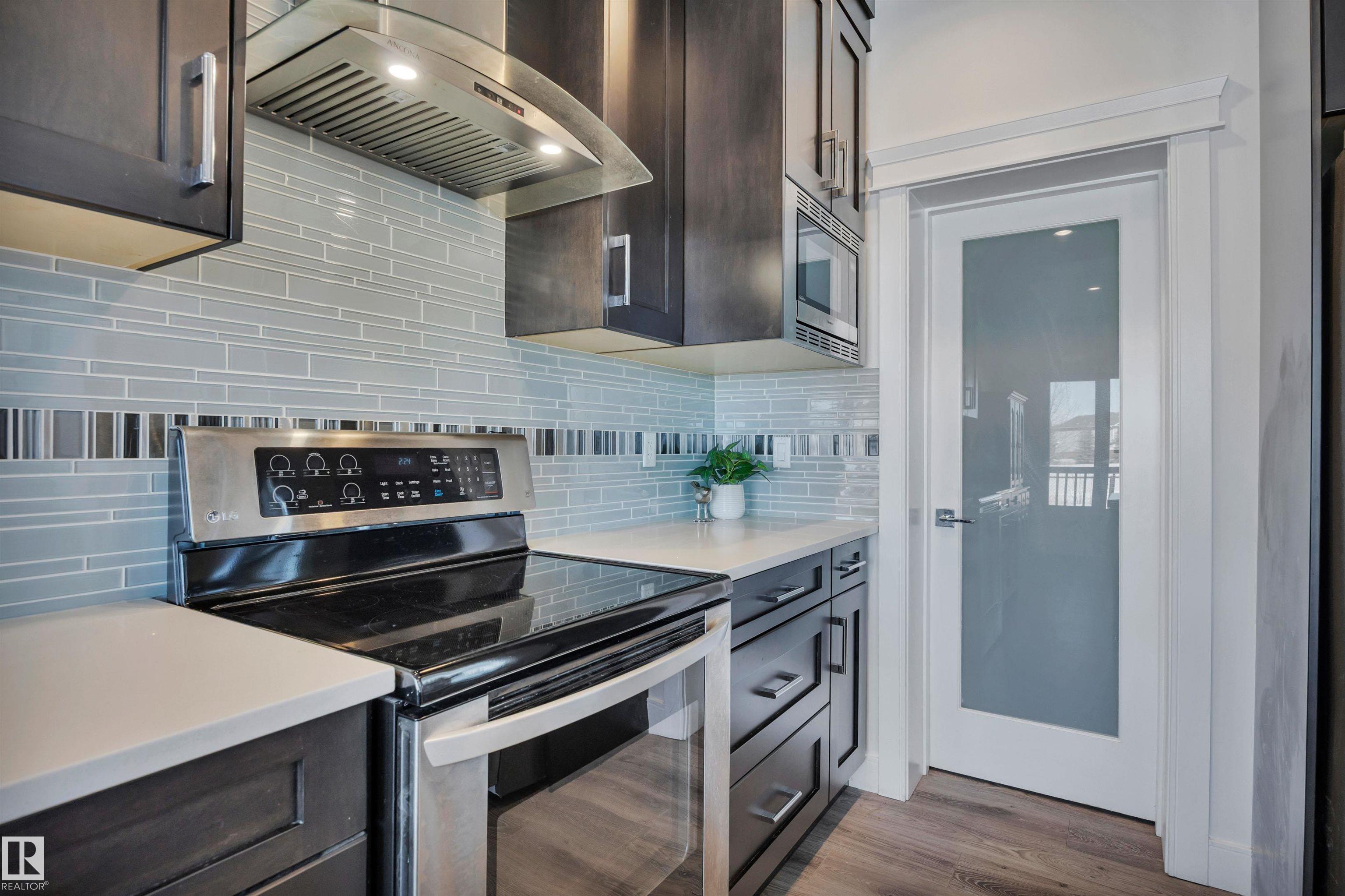 Photo 14 at 36 Sandalwood Place, Suntree, Leduc