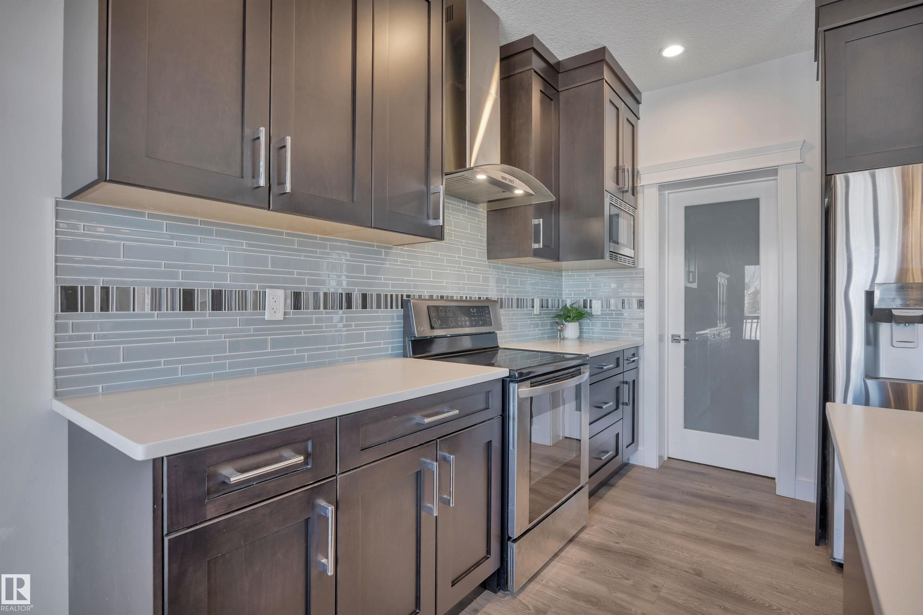 Photo 15 at 36 Sandalwood Place, Suntree, Leduc