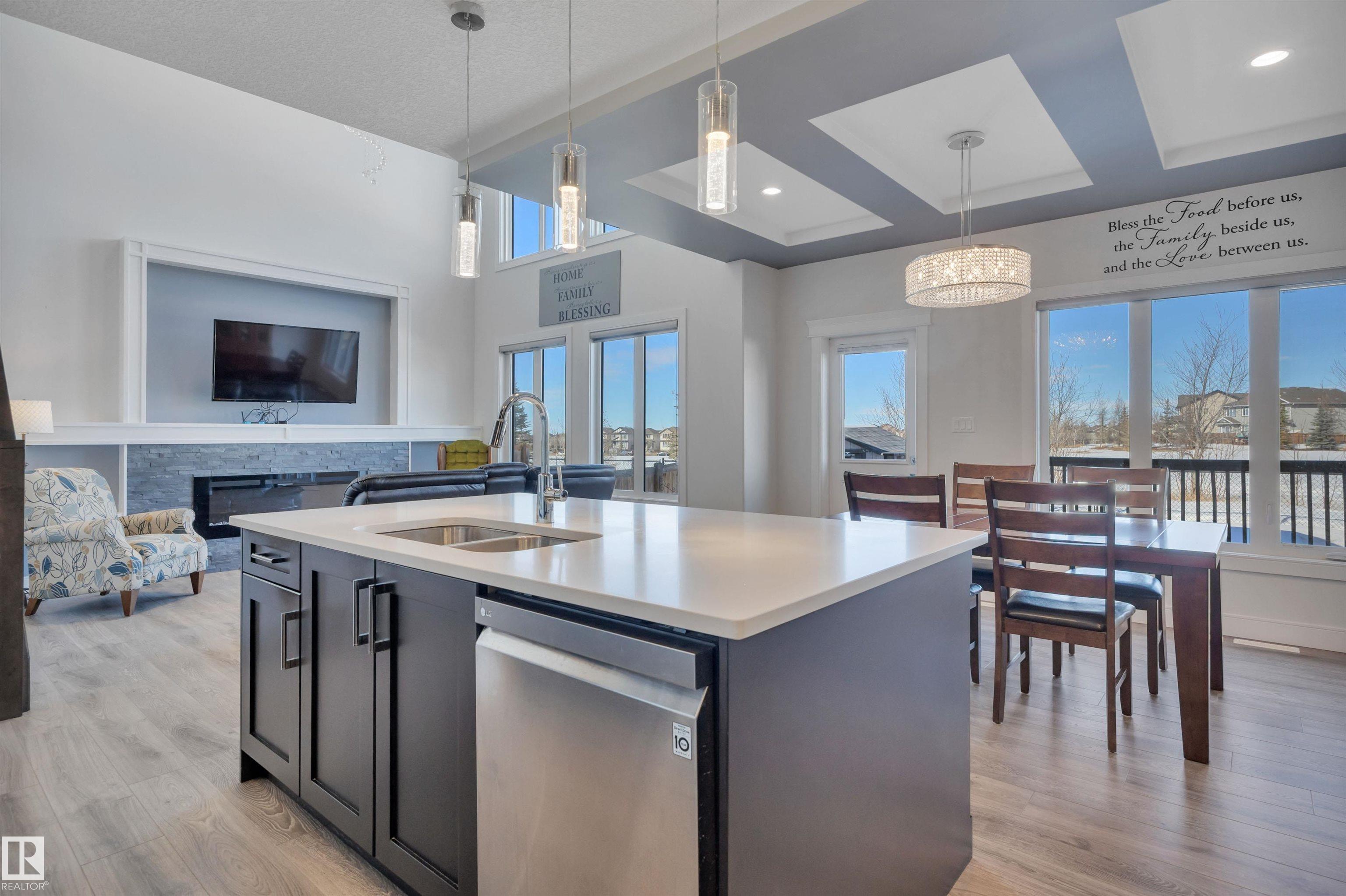 Photo 17 at 36 Sandalwood Place, Suntree, Leduc