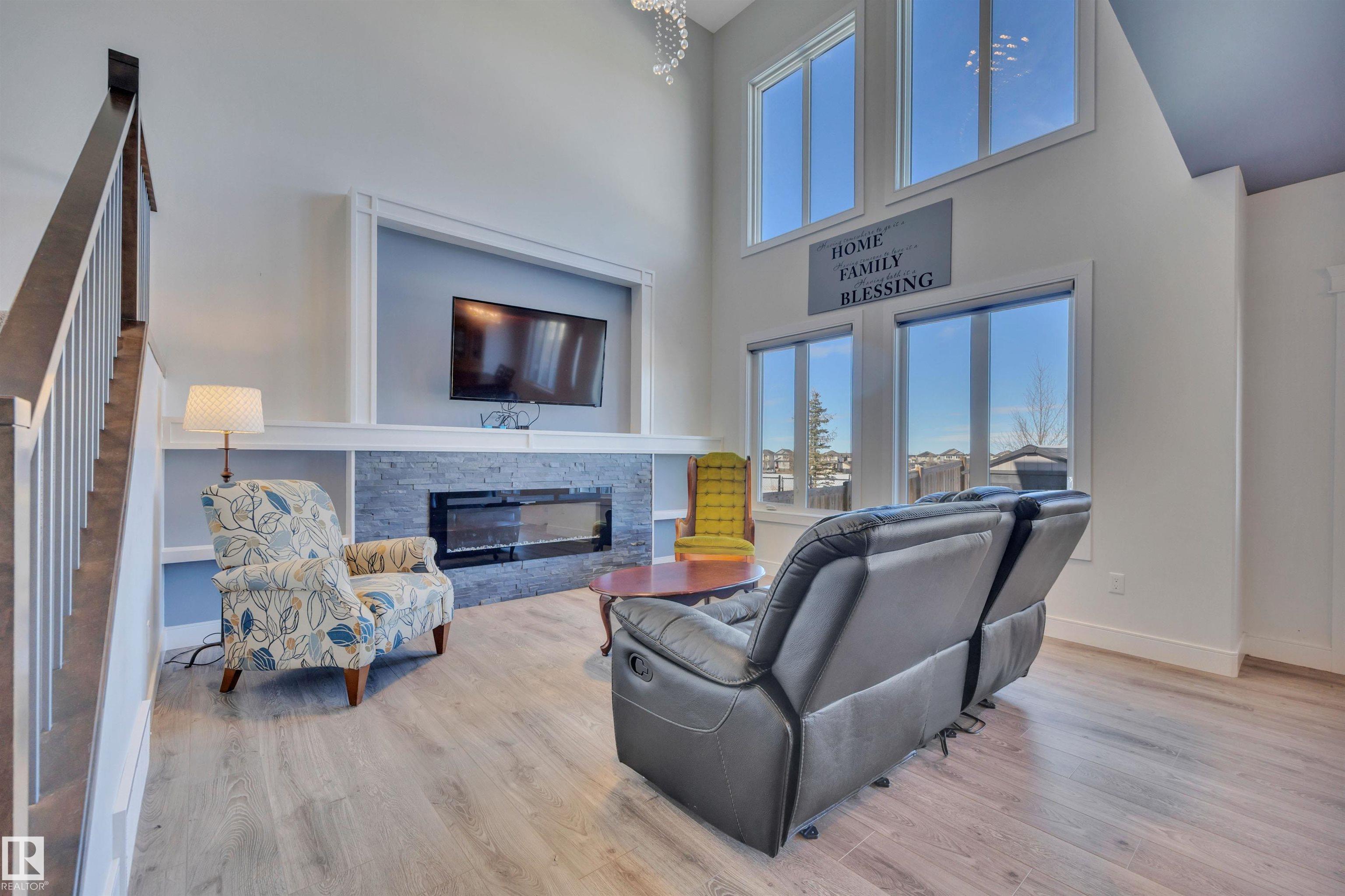 Photo 4 at 36 Sandalwood Place, Suntree, Leduc