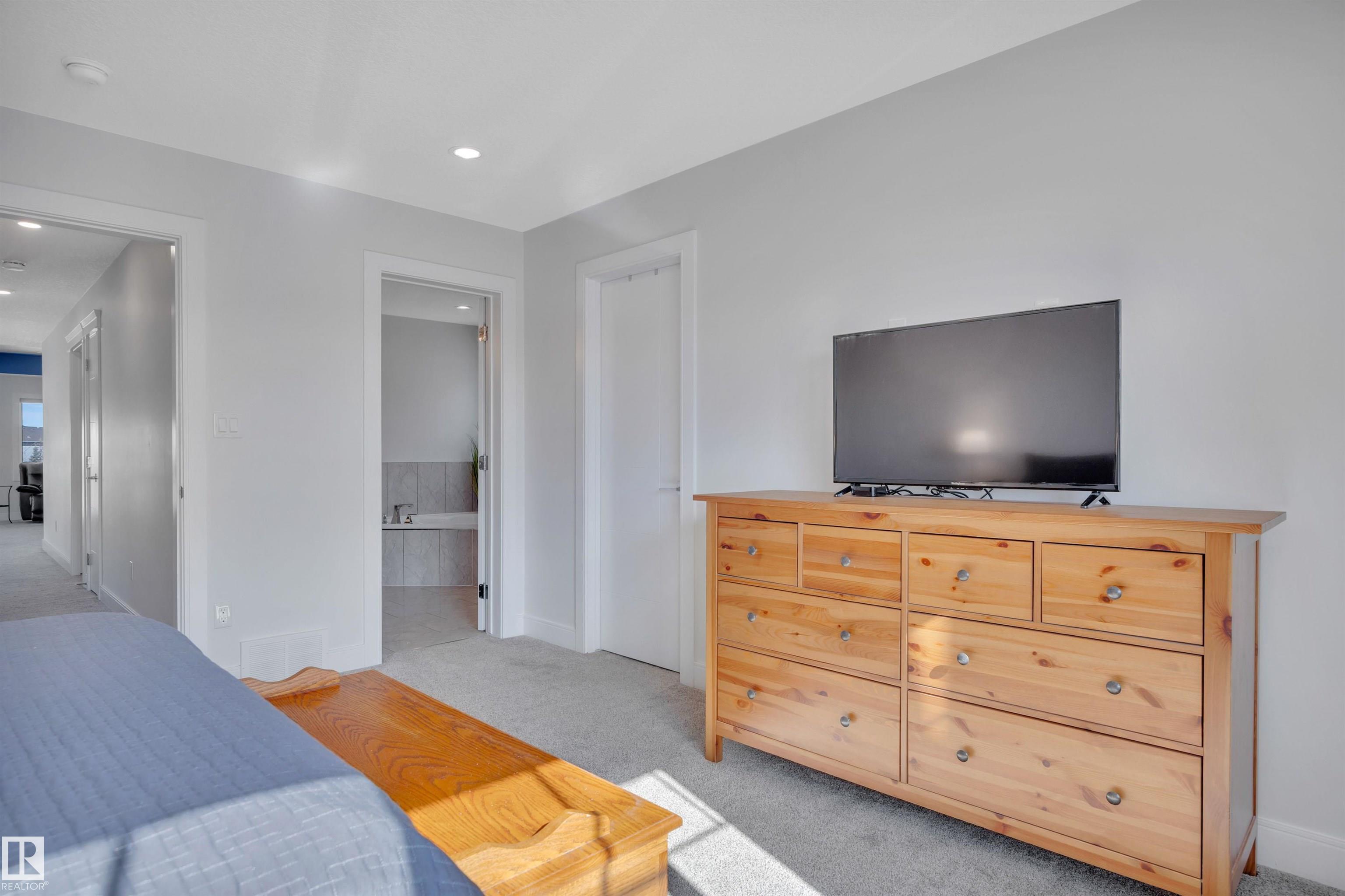 Photo 31 at 36 Sandalwood Place, Suntree, Leduc