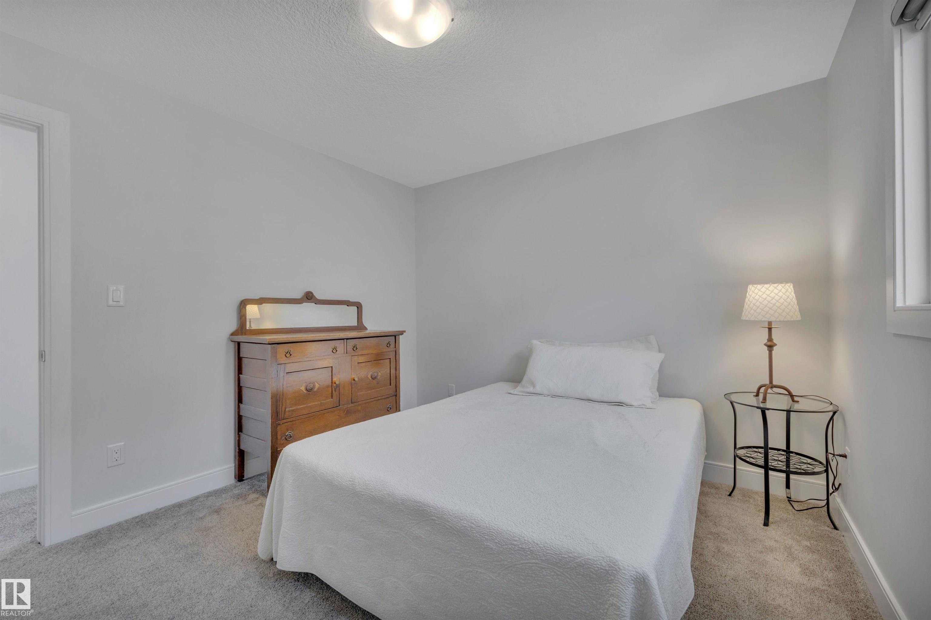 Photo 35 at 36 Sandalwood Place, Suntree, Leduc