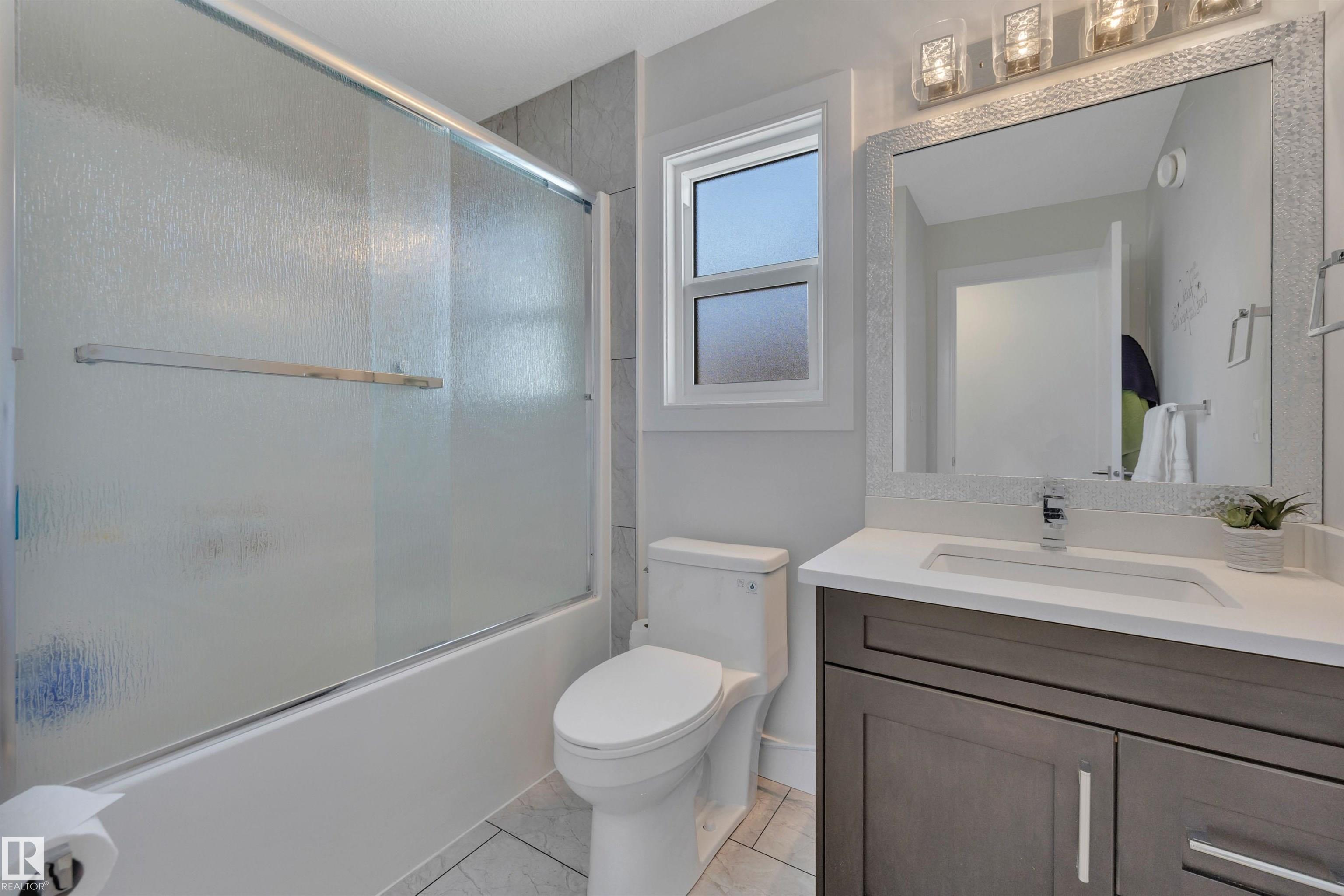 Photo 36 at 36 Sandalwood Place, Suntree, Leduc