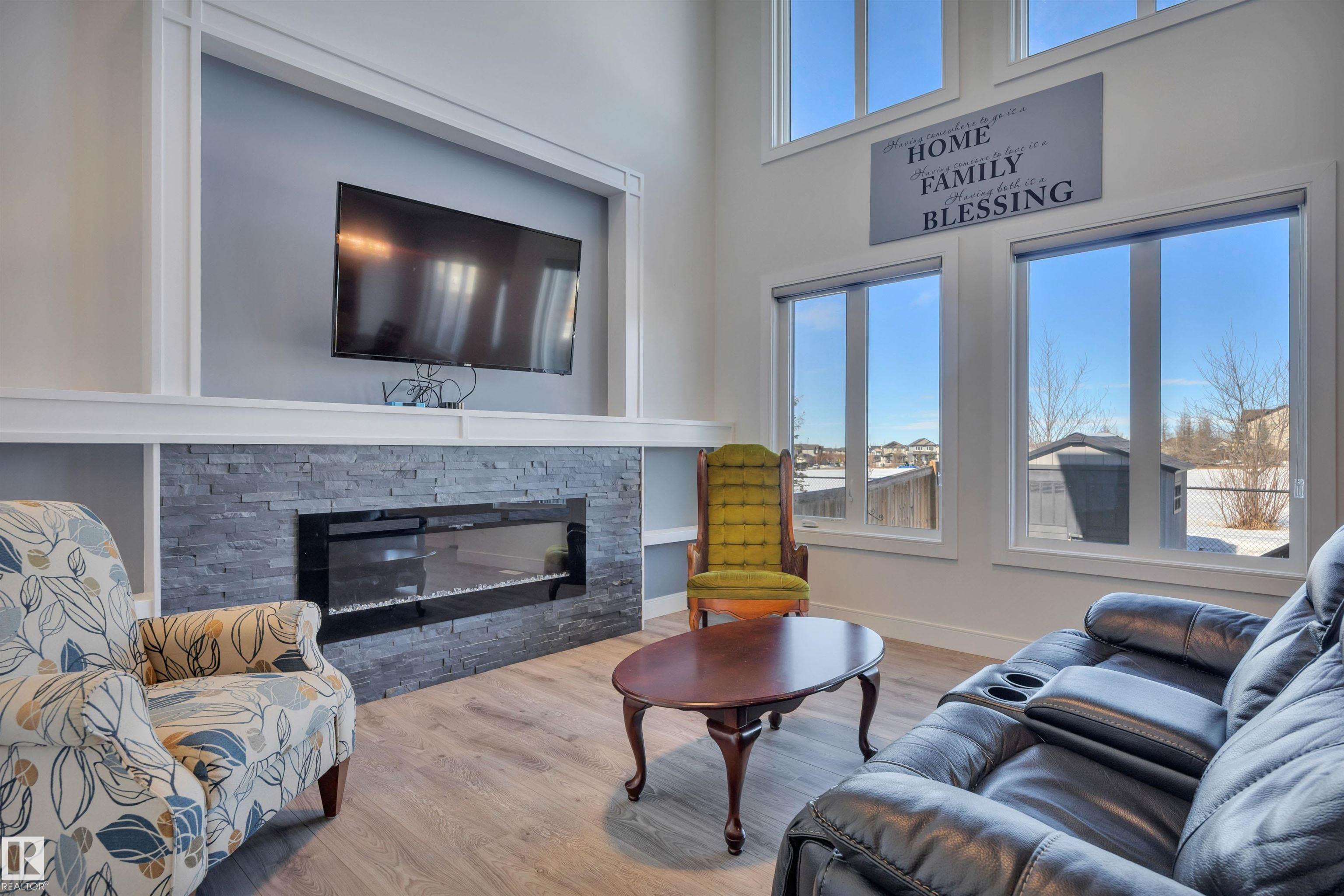 Photo 5 at 36 Sandalwood Place, Suntree, Leduc