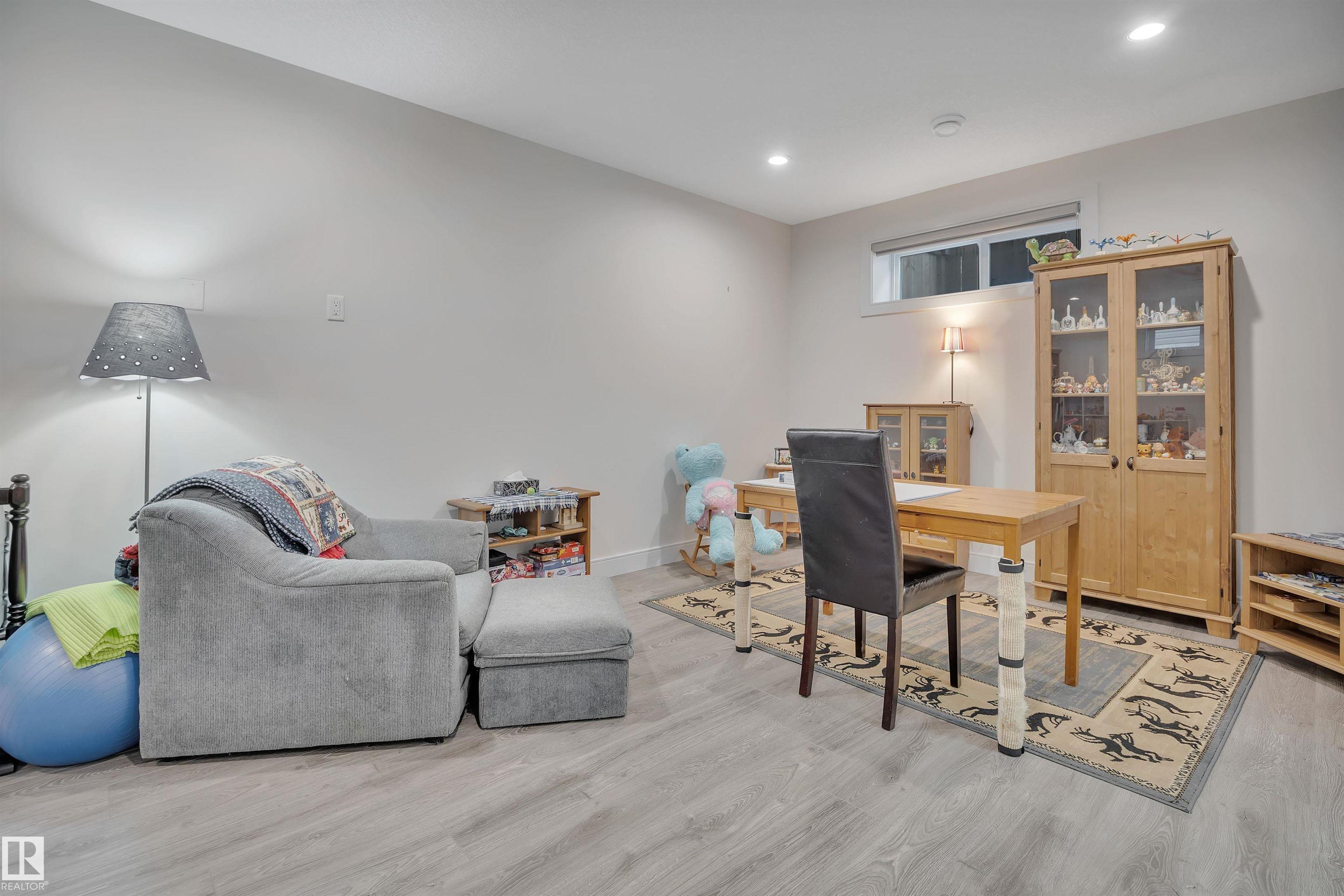 Photo 43 at 36 Sandalwood Place, Suntree, Leduc