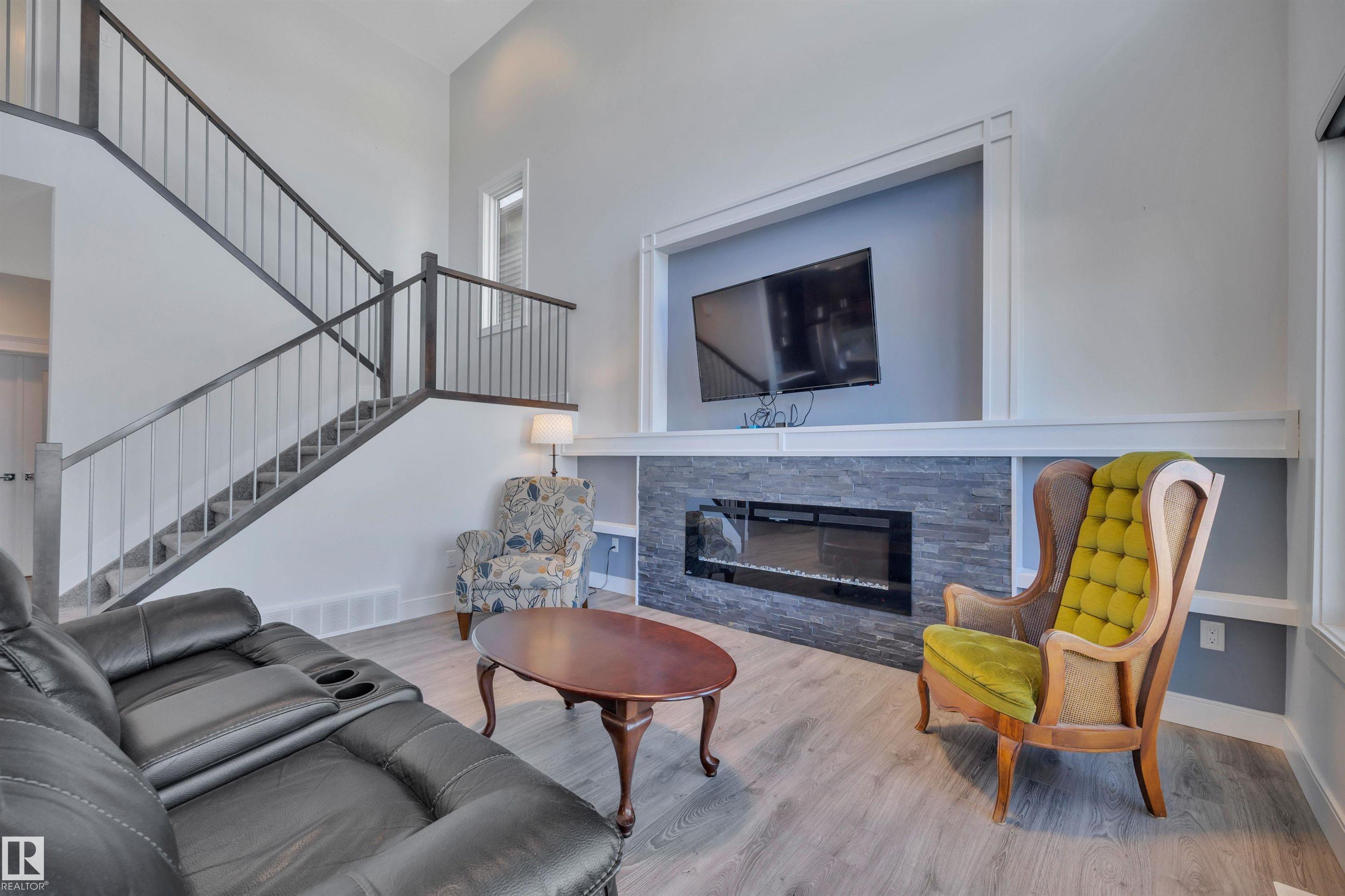 Photo 6 at 36 Sandalwood Place, Suntree, Leduc