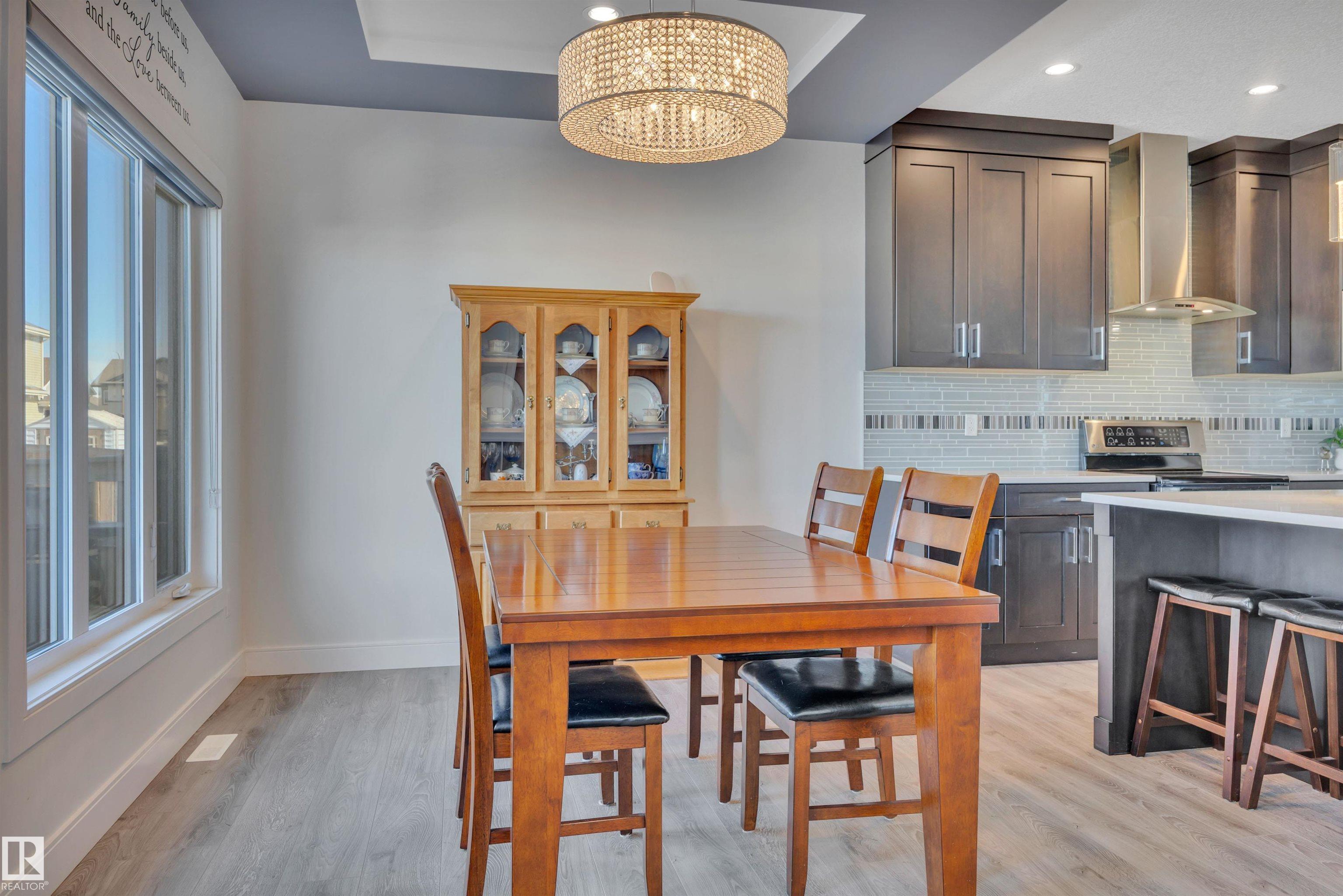 Photo 10 at 36 Sandalwood Place, Suntree, Leduc