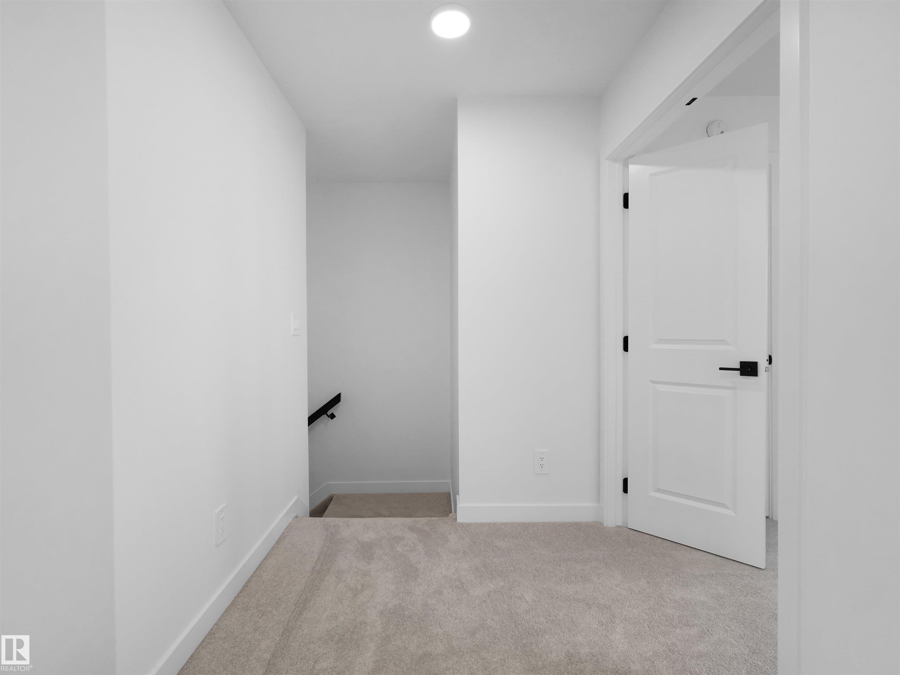 https://zimg.paragon.ice.com/ParagonImages/Property/PM/RAE/225391991/21/0/0/b89733746e2283d5f08e25018d88c898/1/4f149c29b32aac8cdff4055f54edf58a/225391991-4e1971e2-ee75-44ed-95de-dda0a49236d5.JPG