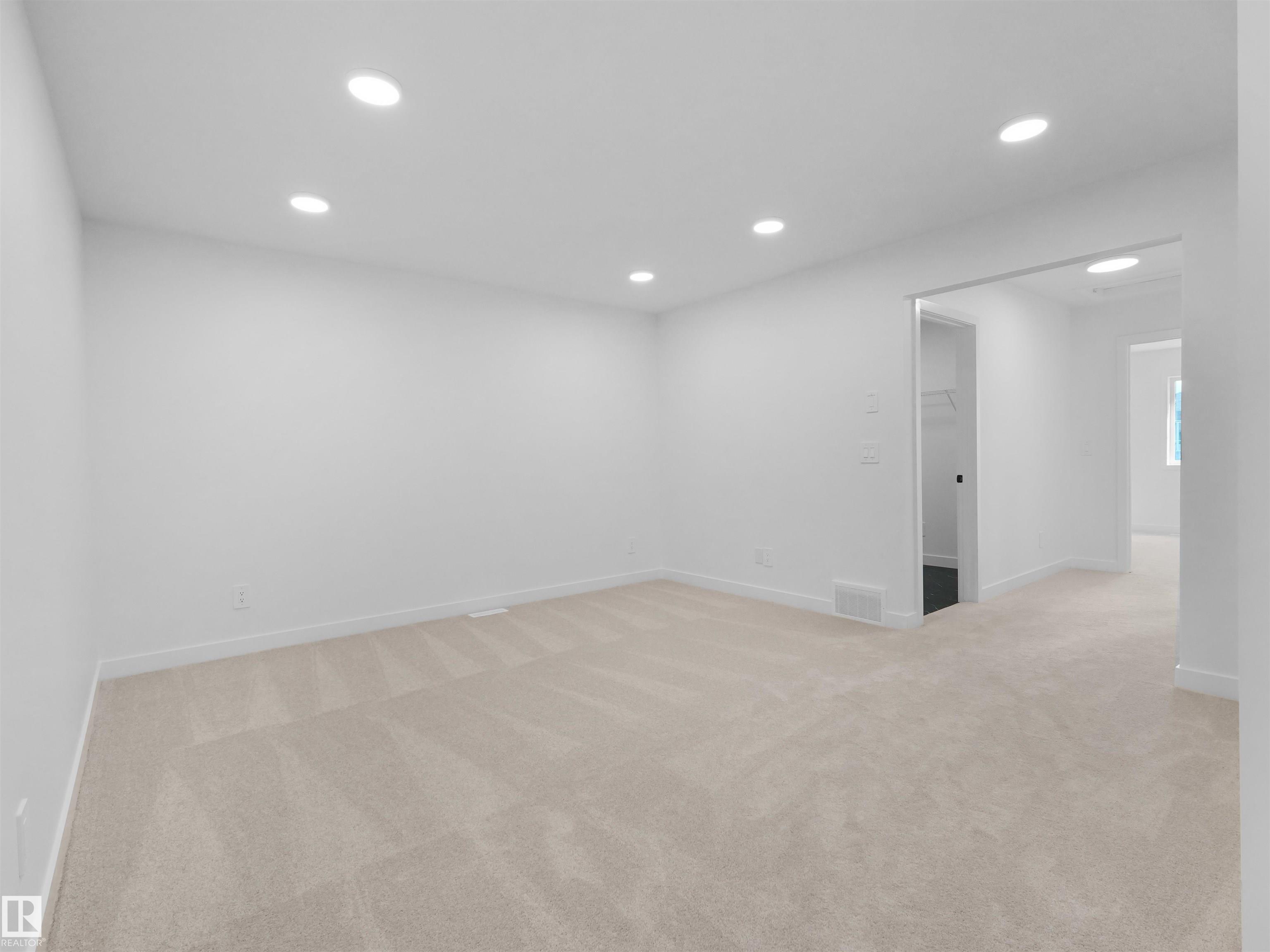https://zimg.paragon.ice.com/ParagonImages/Property/PM/RAE/225391991/22/0/0/e64d34251575226d8e3e2f4f9a23b712/1/4f149c29b32aac8cdff4055f54edf58a/225391991-52038d60-e955-480a-8571-294829337b79.JPG