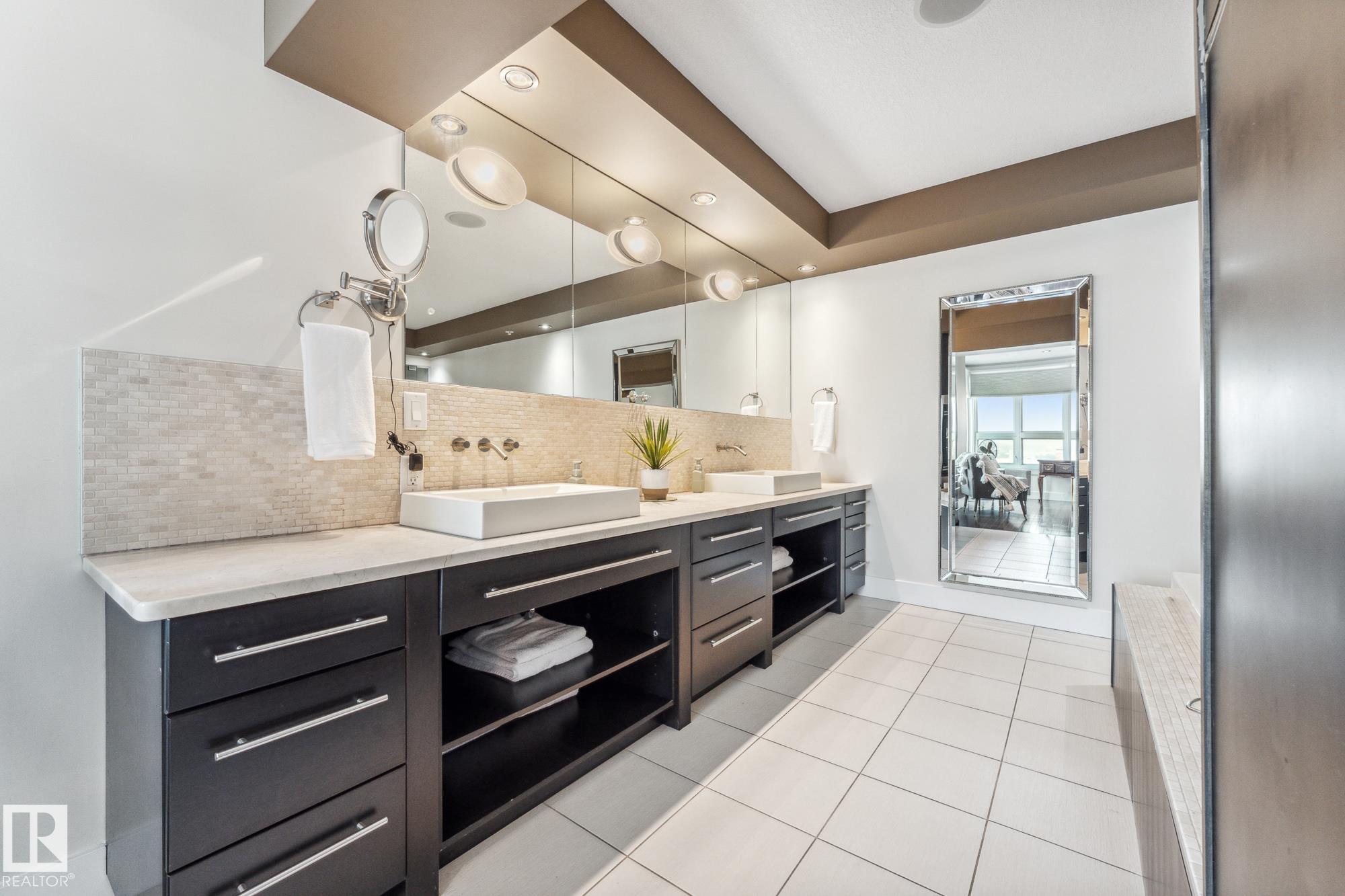 Photo 22 at PH04/1804 - 9939 109 Street NW, Downtown, Edmonton