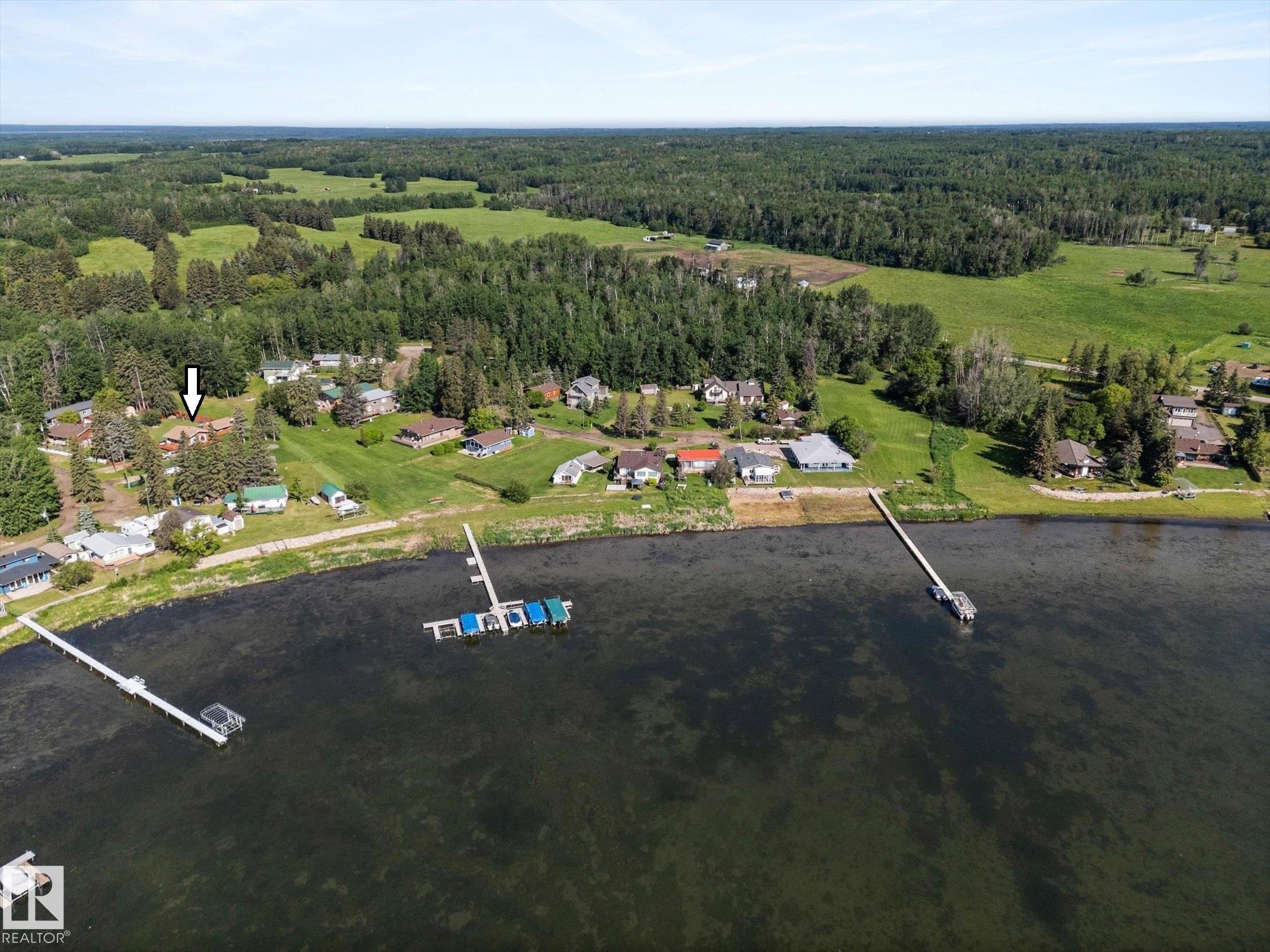 Photo 4 at 308, 309 3 St. Ross Haven, Ross Haven, Rural Lac Ste. Anne County