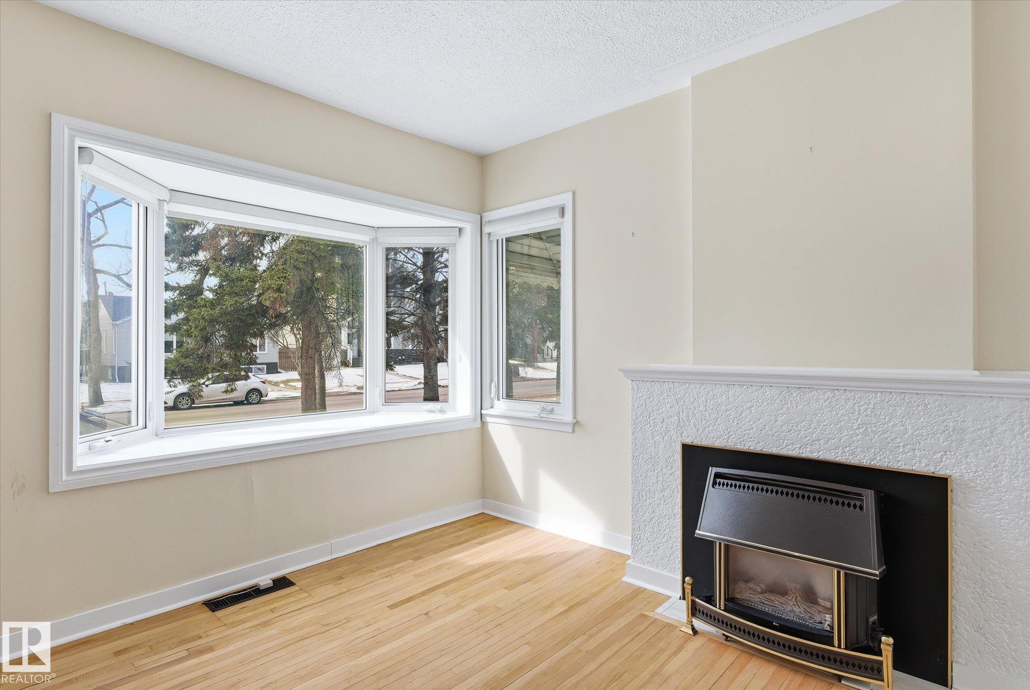 Photo 7 at 11715 123 Street NW, Inglewood, Edmonton