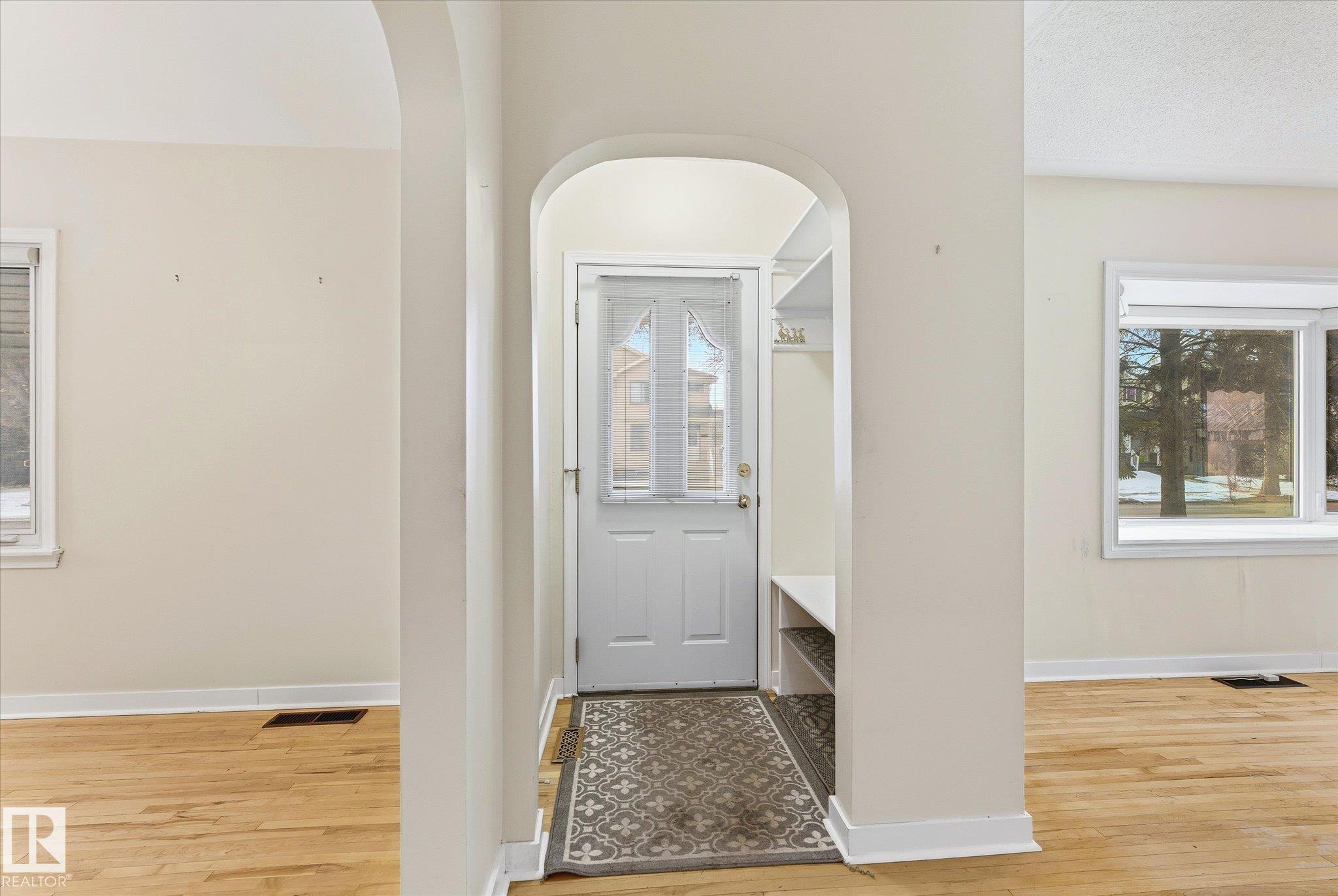 Photo 9 at 11715 123 Street NW, Inglewood, Edmonton