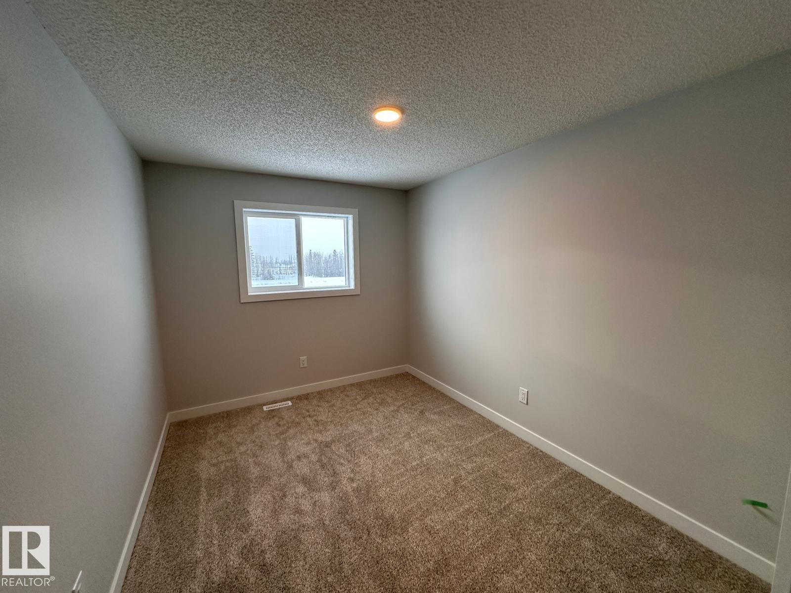 Photo 13 at 3016 9 Street NW, Maple Crest, Edmonton