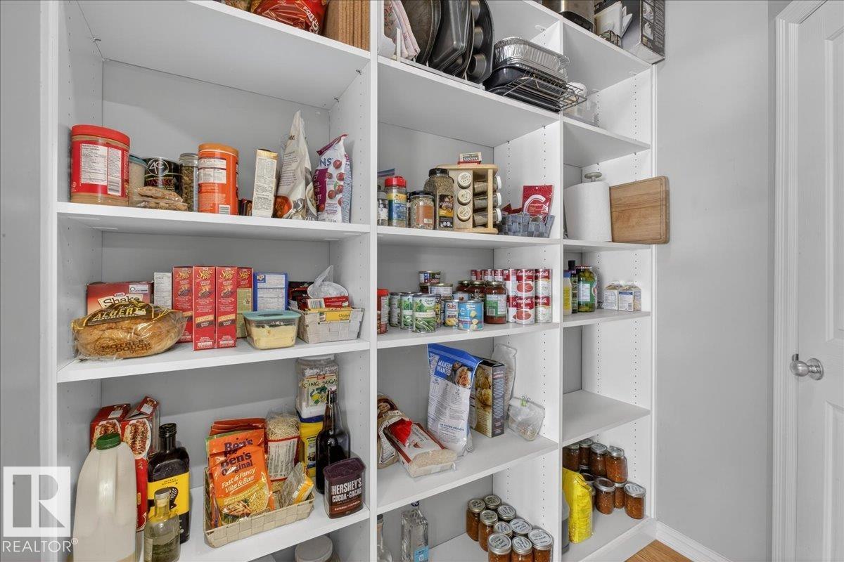 Photo 11 at 942 Chahley Crescent NW, Cameron Heights, Edmonton