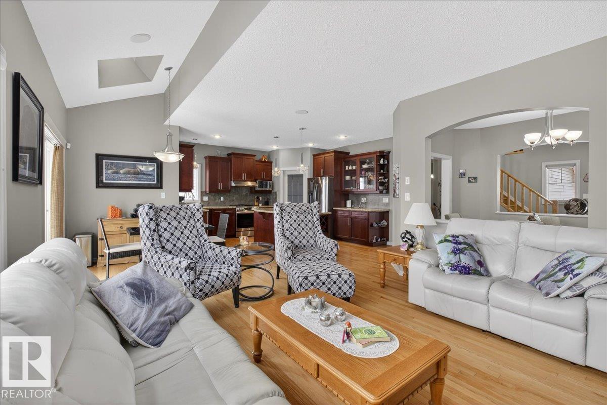 Photo 14 at 942 Chahley Crescent NW, Cameron Heights, Edmonton