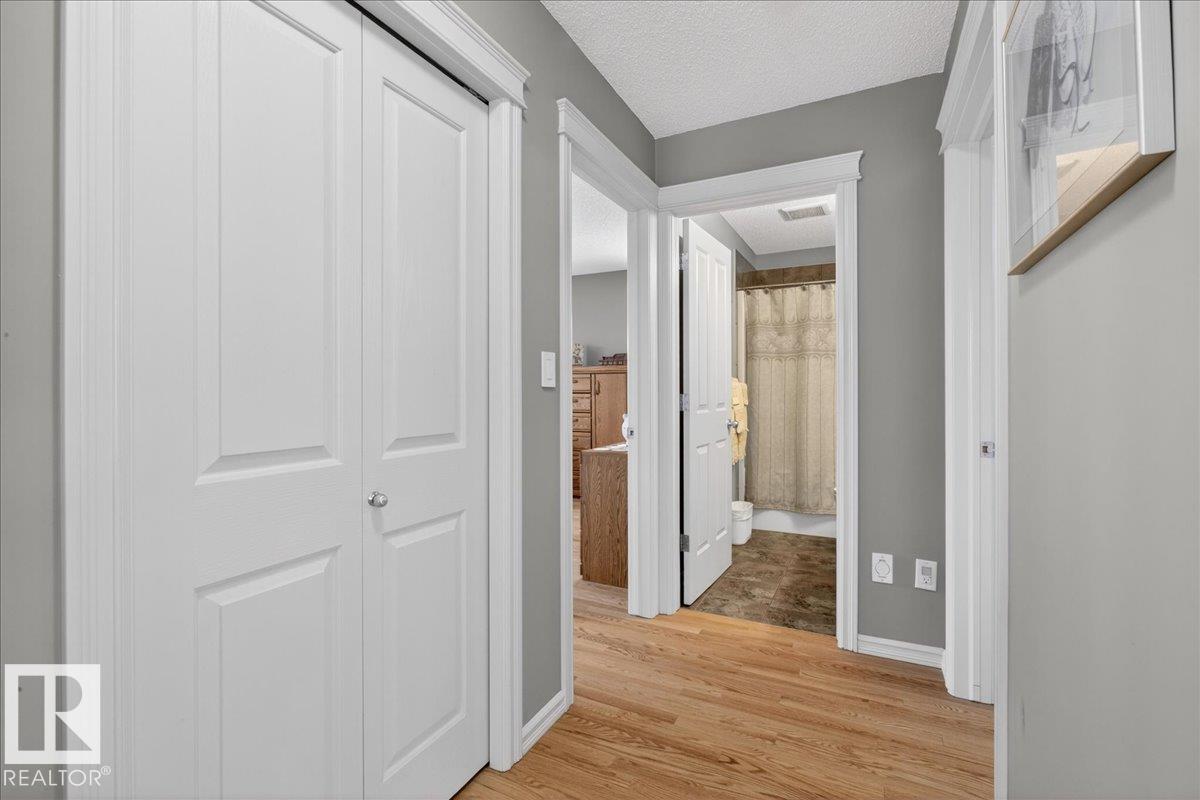 Photo 23 at 942 Chahley Crescent NW, Cameron Heights, Edmonton