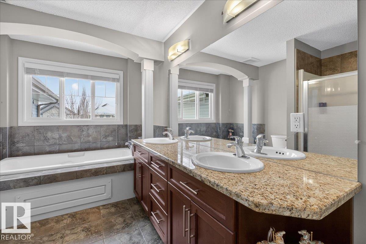 Photo 31 at 942 Chahley Crescent NW, Cameron Heights, Edmonton