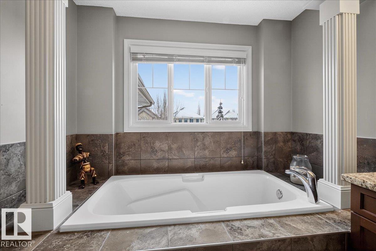 Photo 32 at 942 Chahley Crescent NW, Cameron Heights, Edmonton