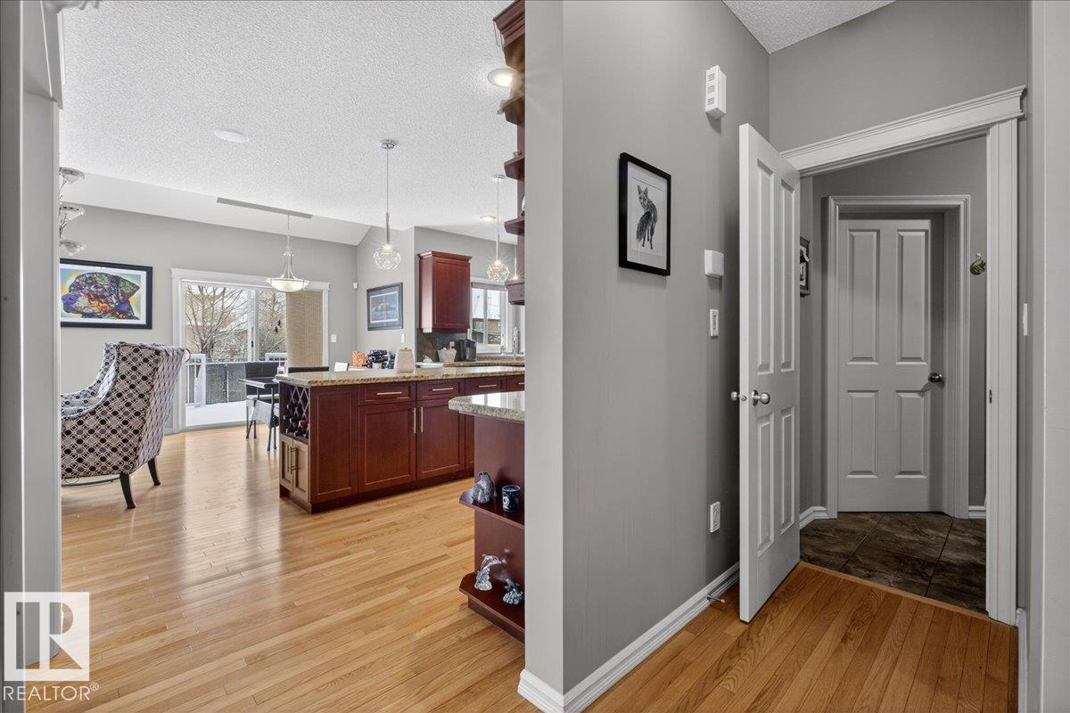 Photo 6 at 942 Chahley Crescent NW, Cameron Heights, Edmonton