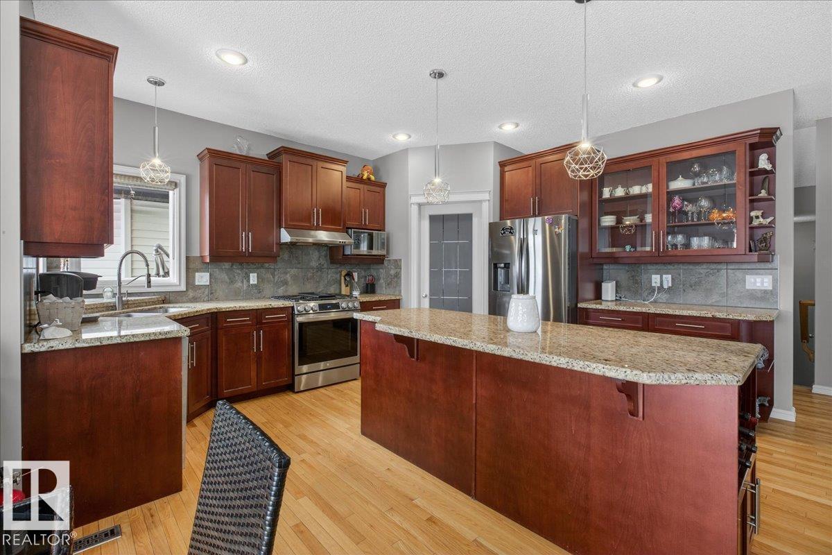 Photo 8 at 942 Chahley Crescent NW, Cameron Heights, Edmonton