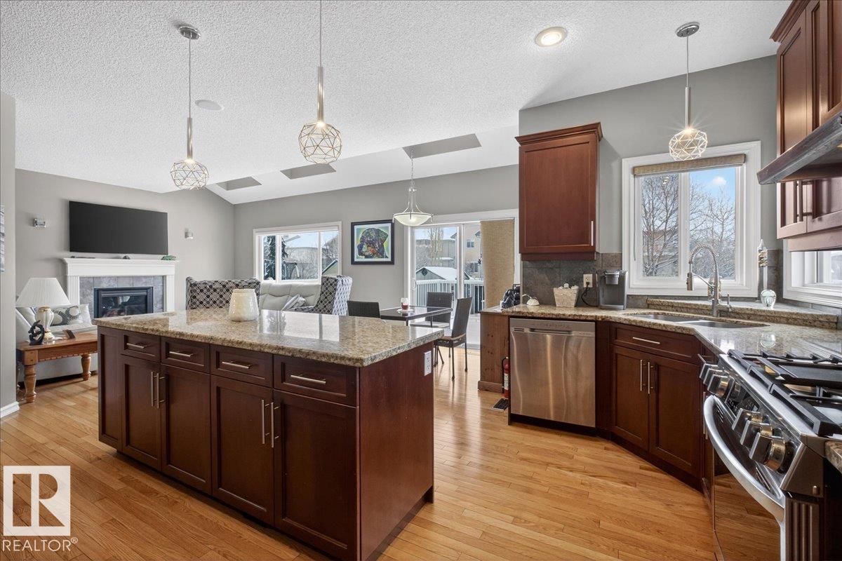 Photo 10 at 942 Chahley Crescent NW, Cameron Heights, Edmonton