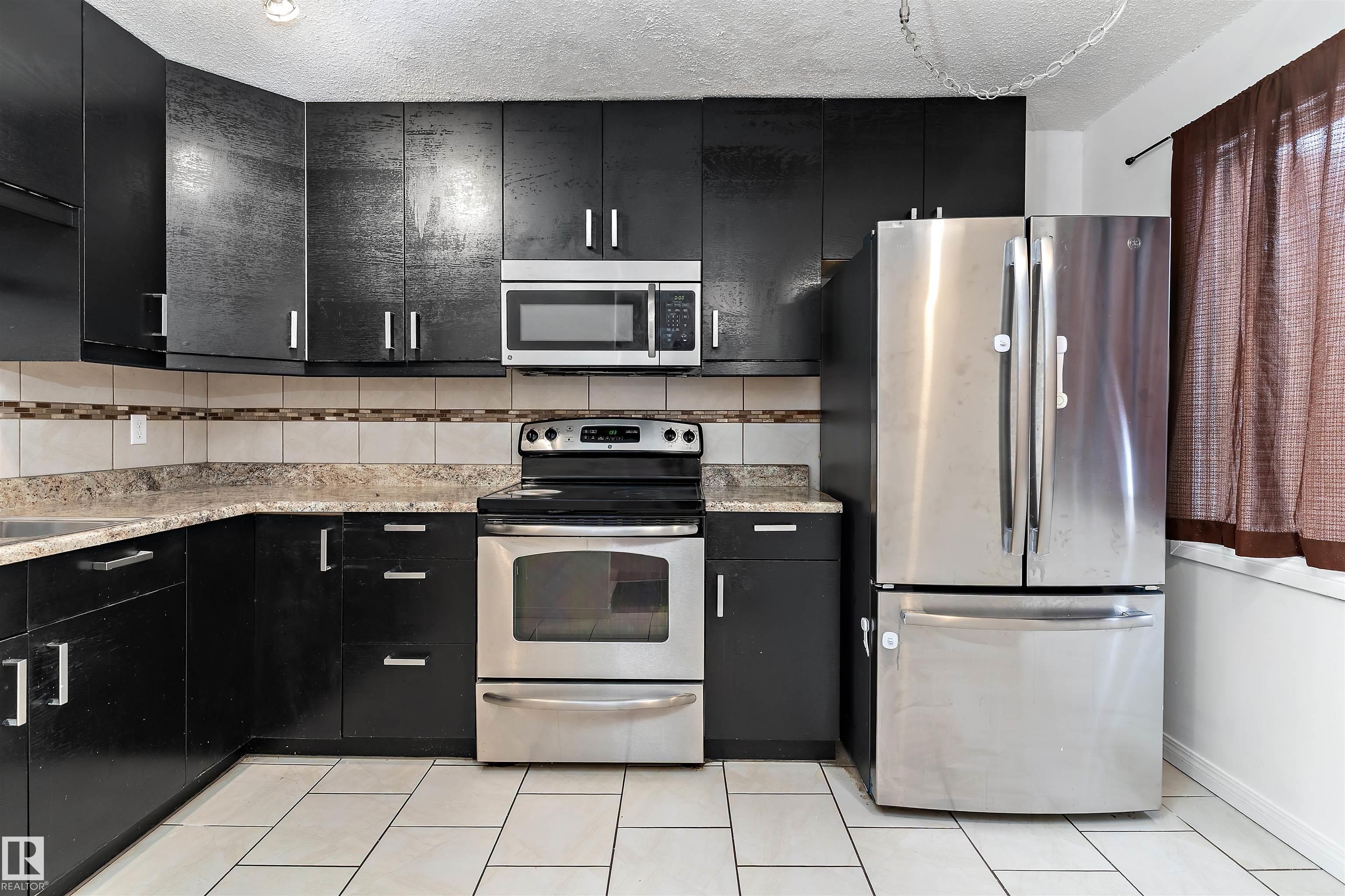 196 Roseland Village NW, Northmount, Edmonton