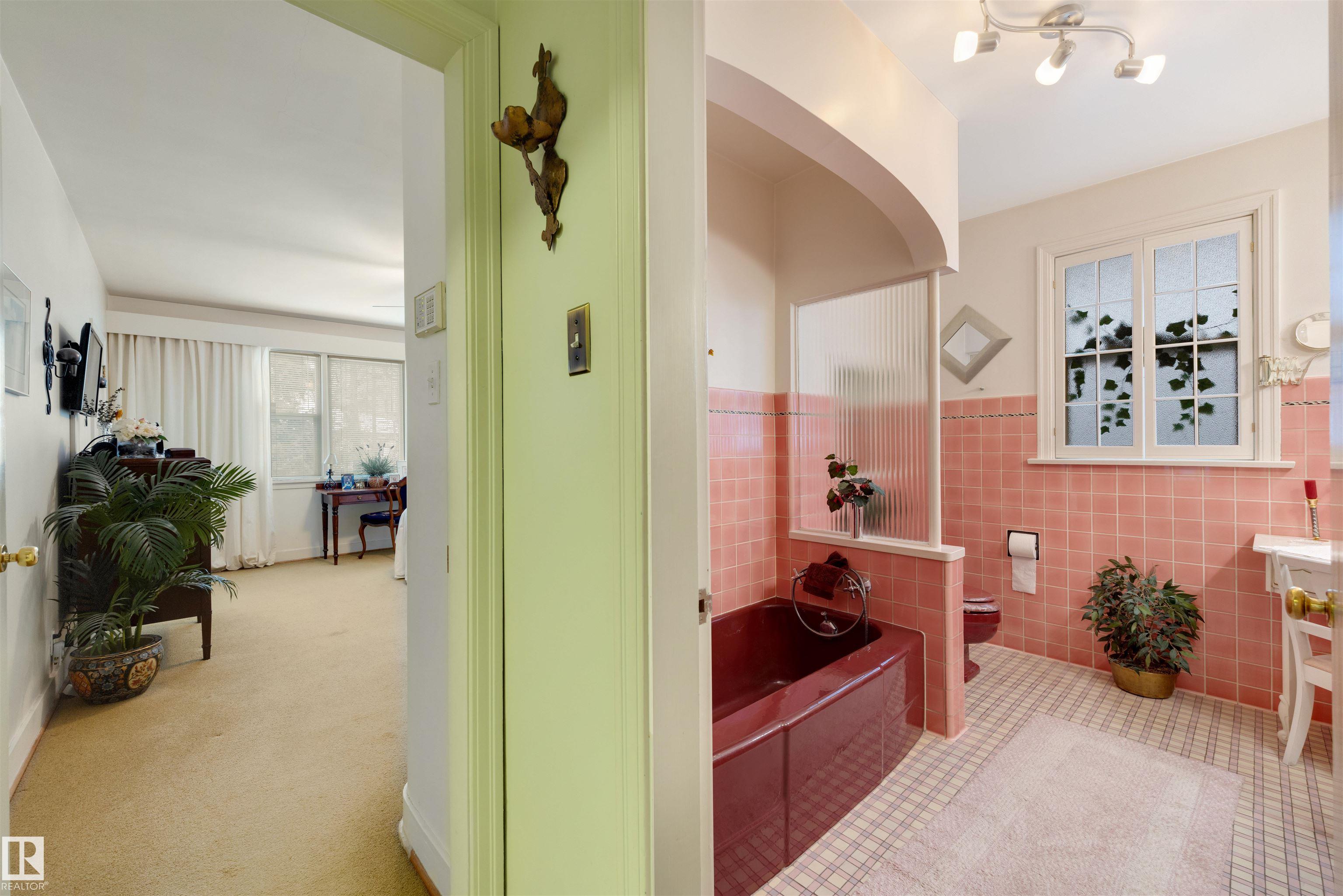 Photo 14 at 13882 Ravine Drive NW, Glenora, Edmonton