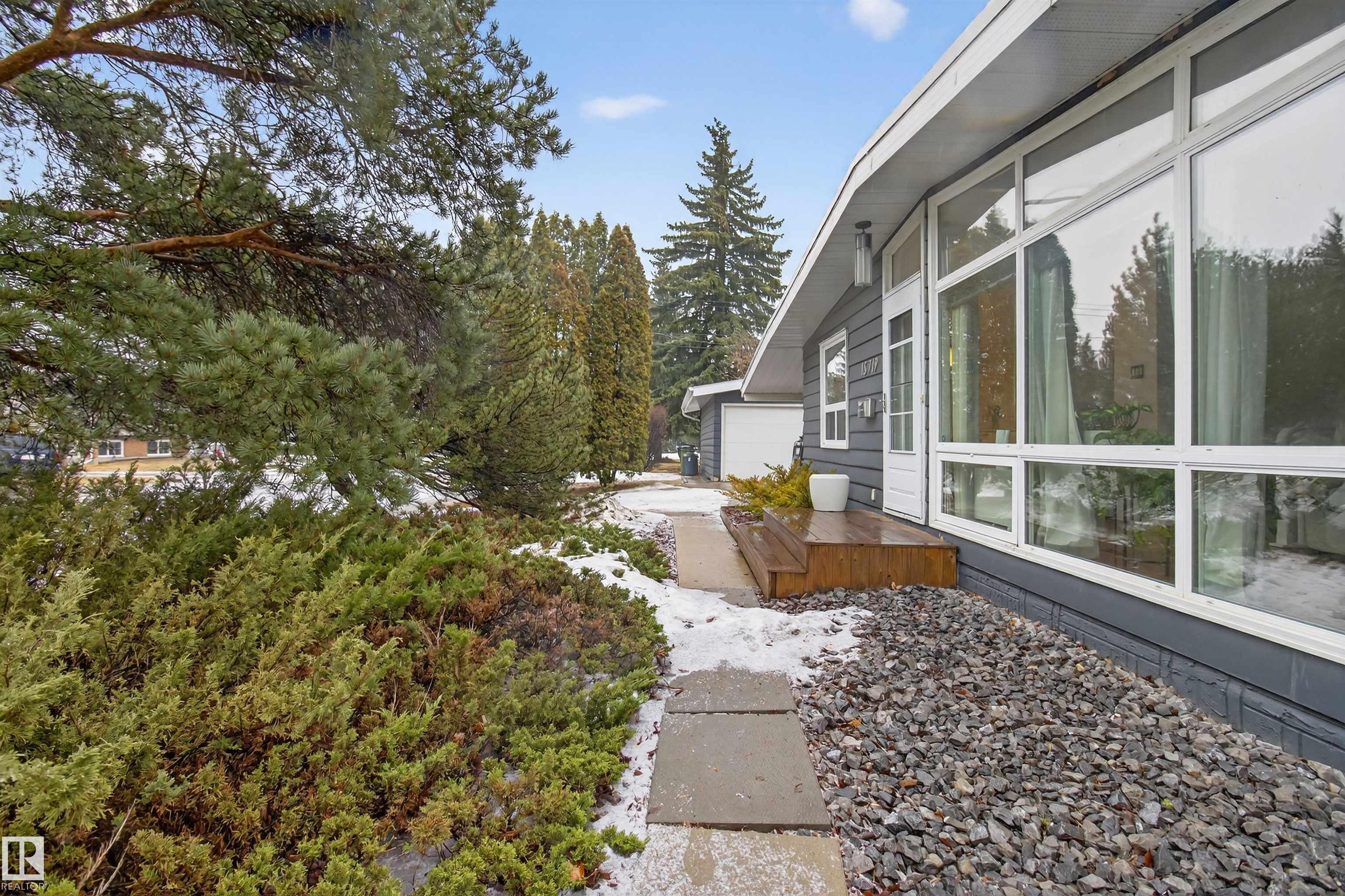 15719 89a Avenue NW, Meadowlark Park, Edmonton