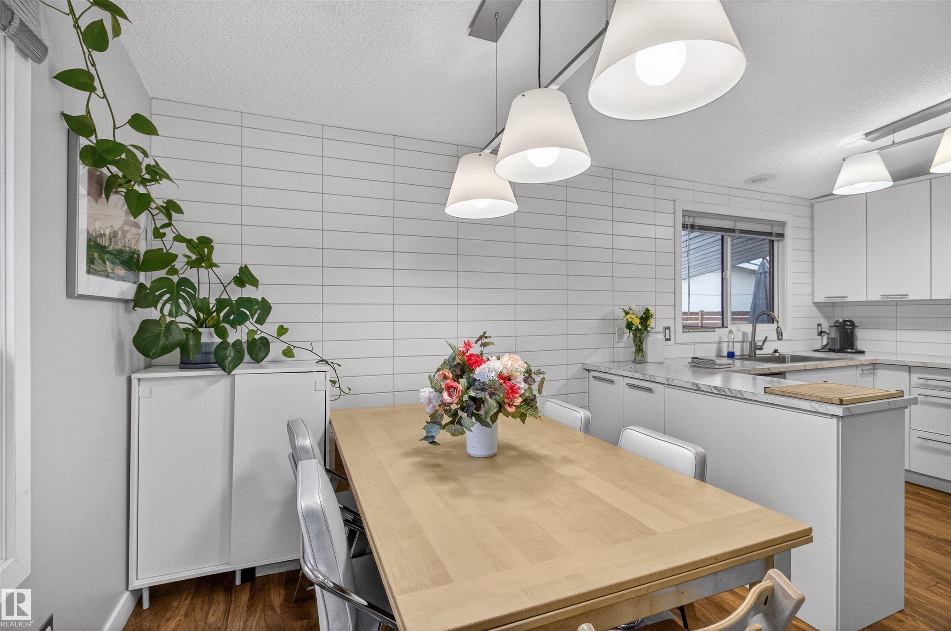 Photo 11 at 15719 89a Avenue NW, Meadowlark Park, Edmonton