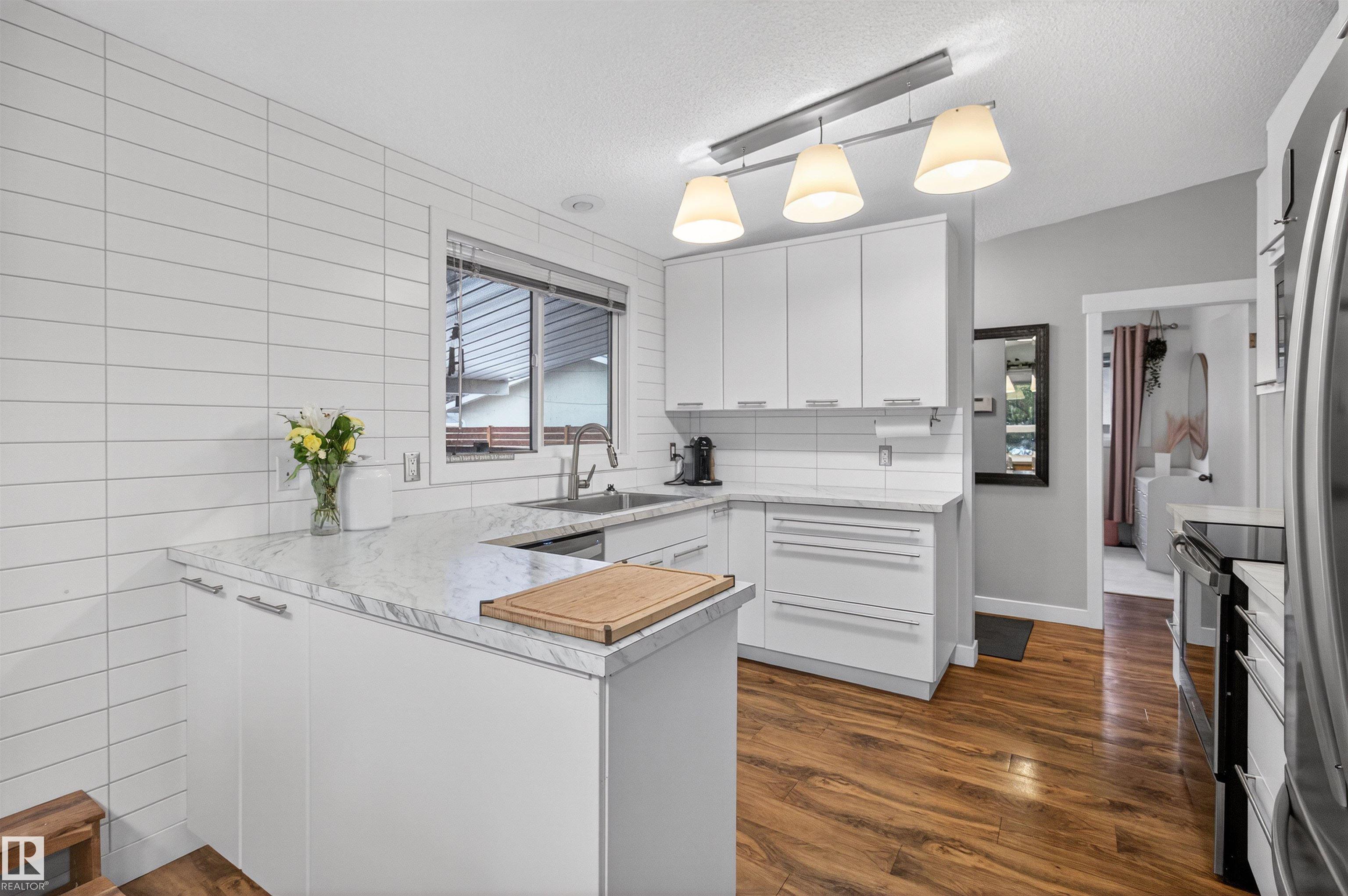 Photo 12 at 15719 89a Avenue NW, Meadowlark Park, Edmonton