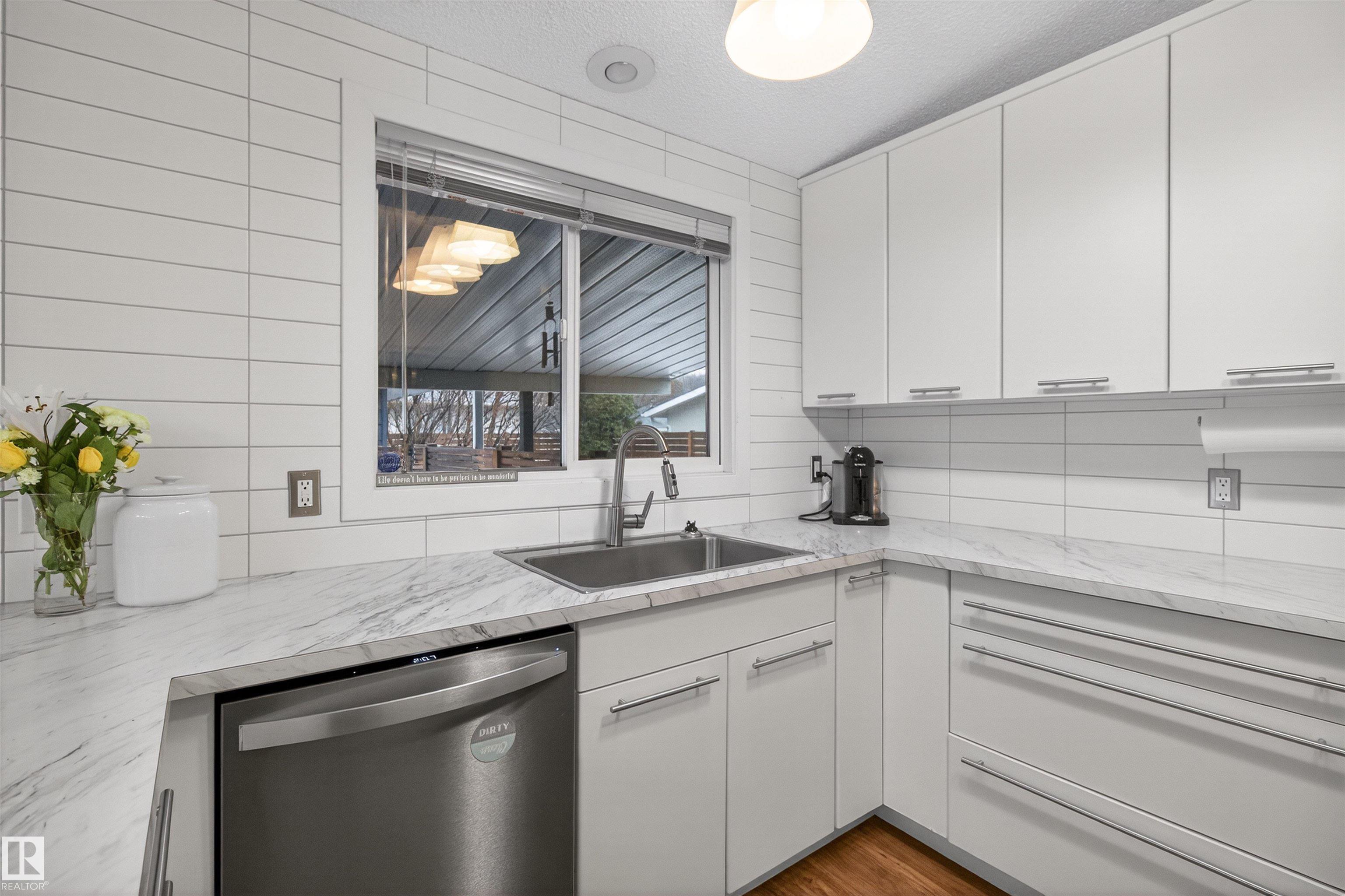 Photo 13 at 15719 89a Avenue NW, Meadowlark Park, Edmonton