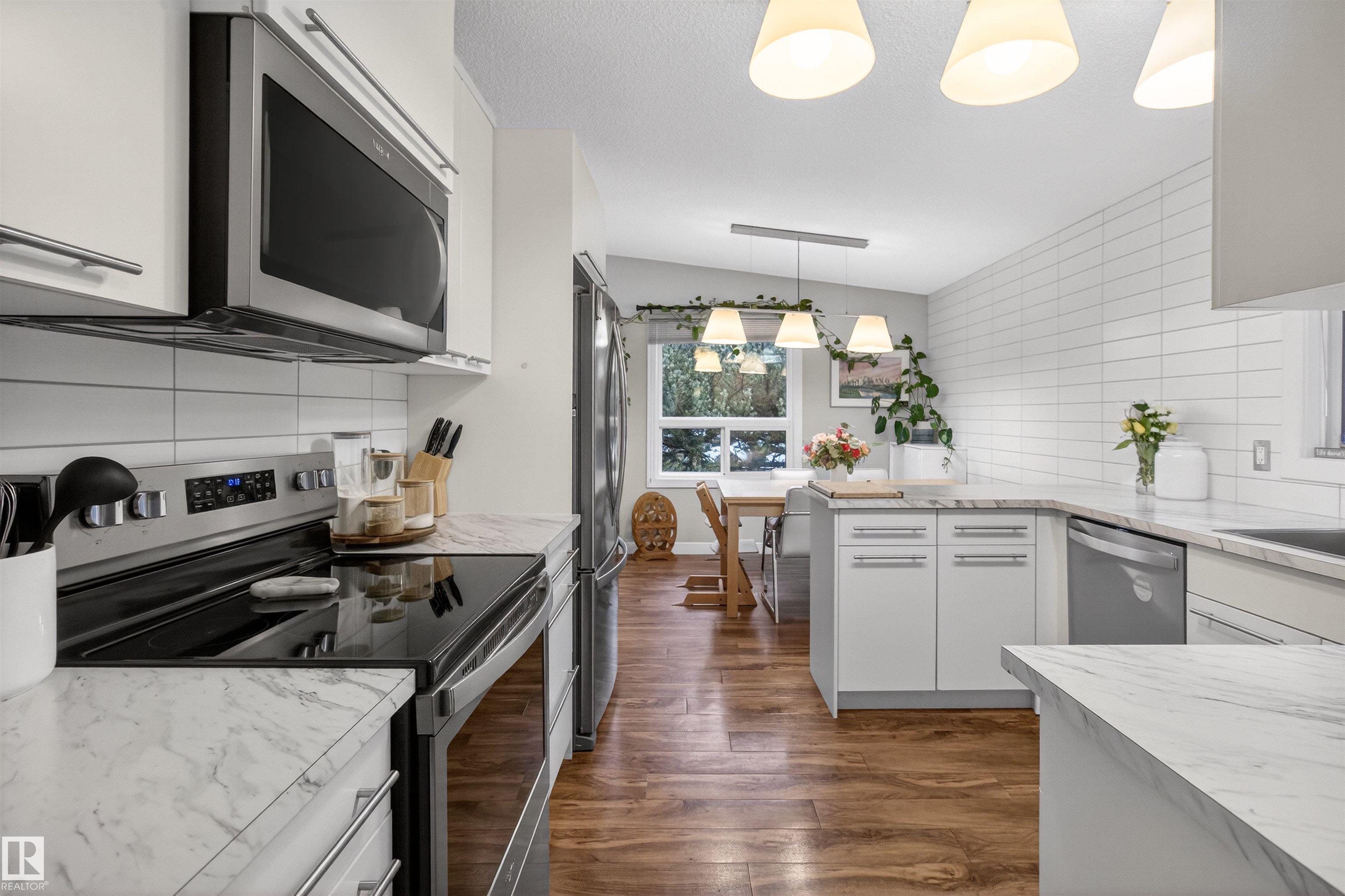 Photo 16 at 15719 89a Avenue NW, Meadowlark Park, Edmonton