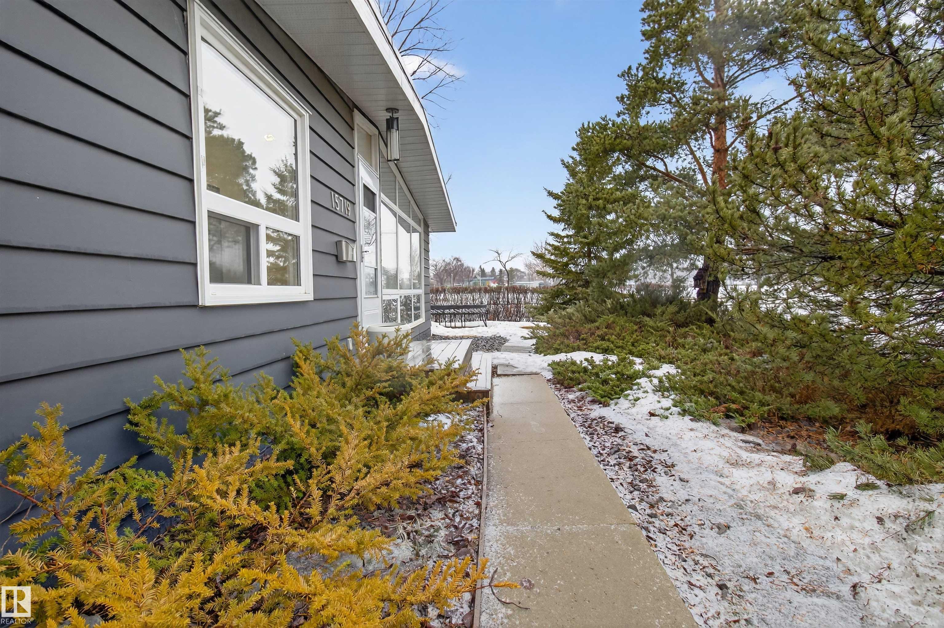 15719 89a Avenue NW, Meadowlark Park, Edmonton