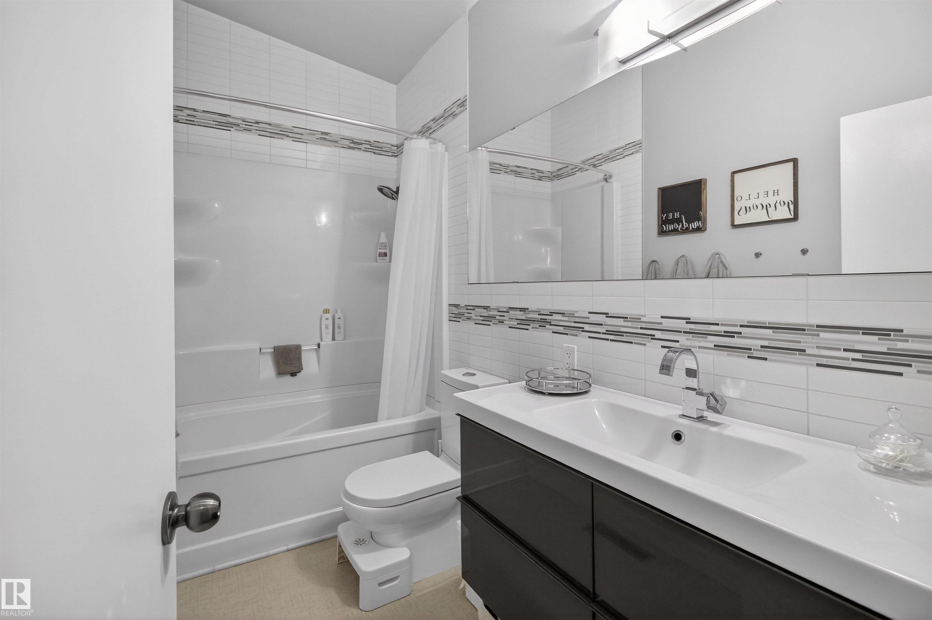 Photo 21 at 15719 89a Avenue NW, Meadowlark Park, Edmonton