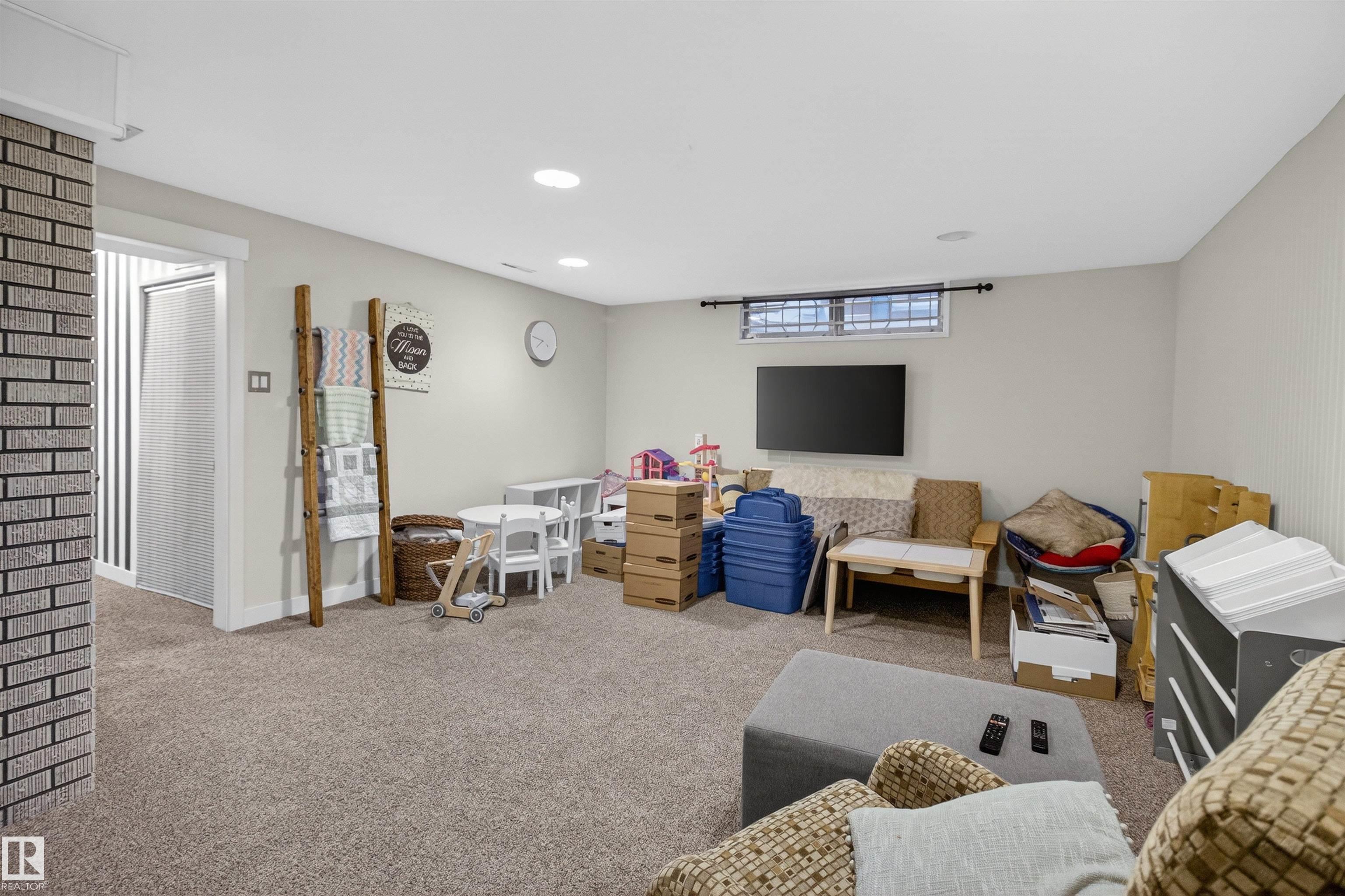 Photo 31 at 15719 89a Avenue NW, Meadowlark Park, Edmonton