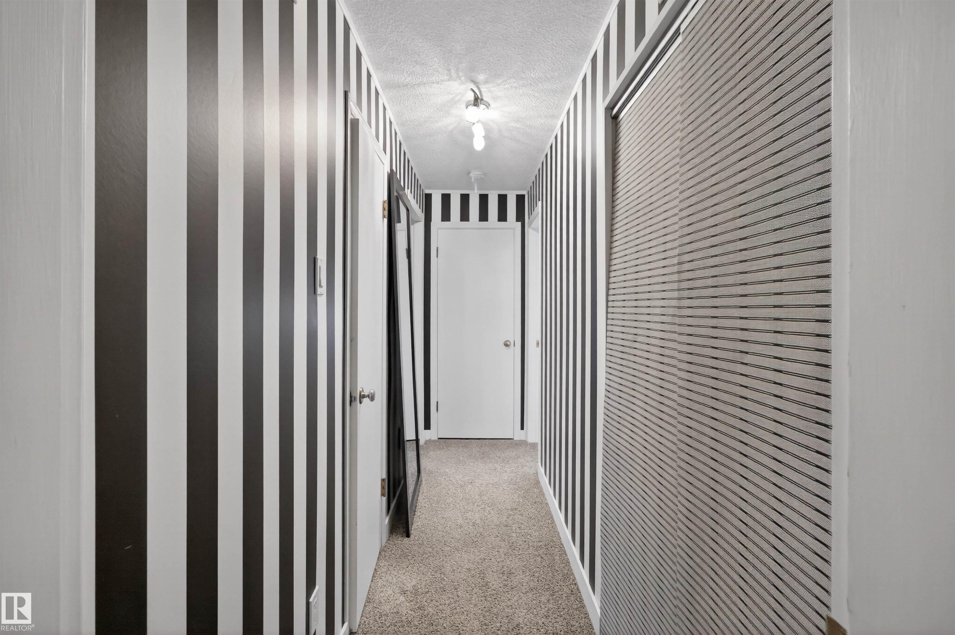 Photo 32 at 15719 89a Avenue NW, Meadowlark Park, Edmonton