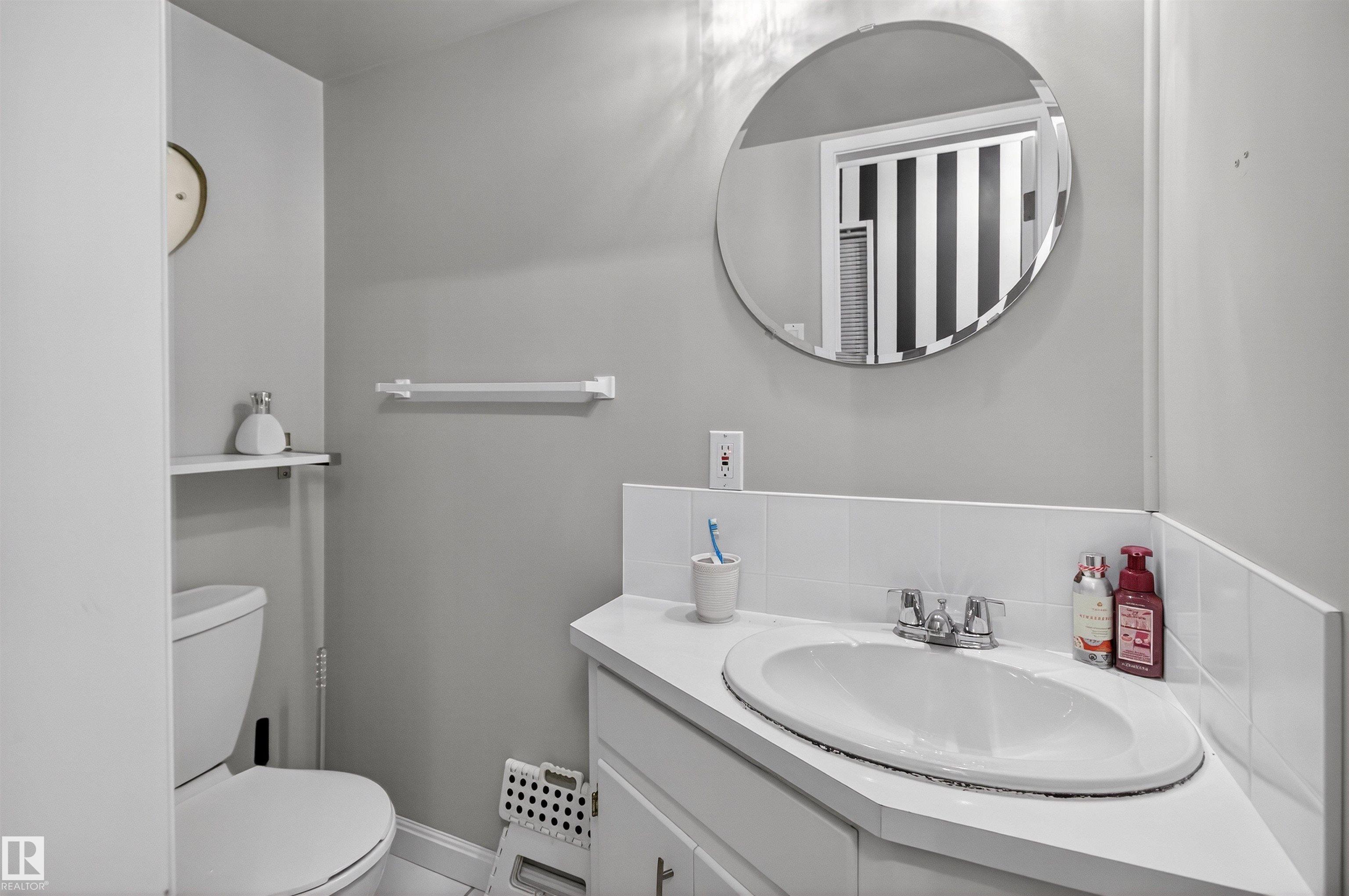 Photo 34 at 15719 89a Avenue NW, Meadowlark Park, Edmonton