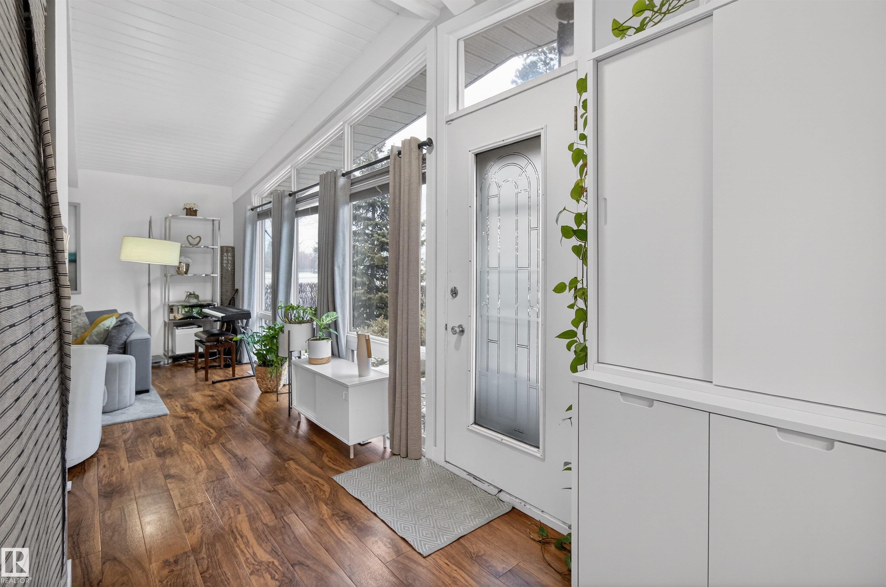 15719 89a Avenue NW, Meadowlark Park, Edmonton