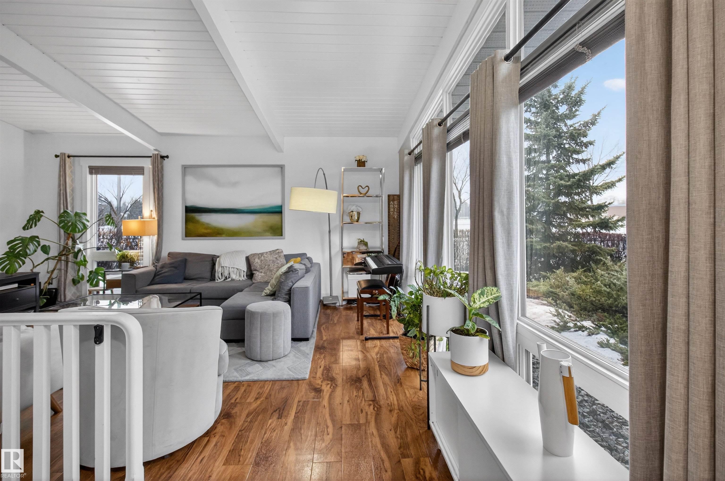 Photo 6 at 15719 89a Avenue NW, Meadowlark Park, Edmonton