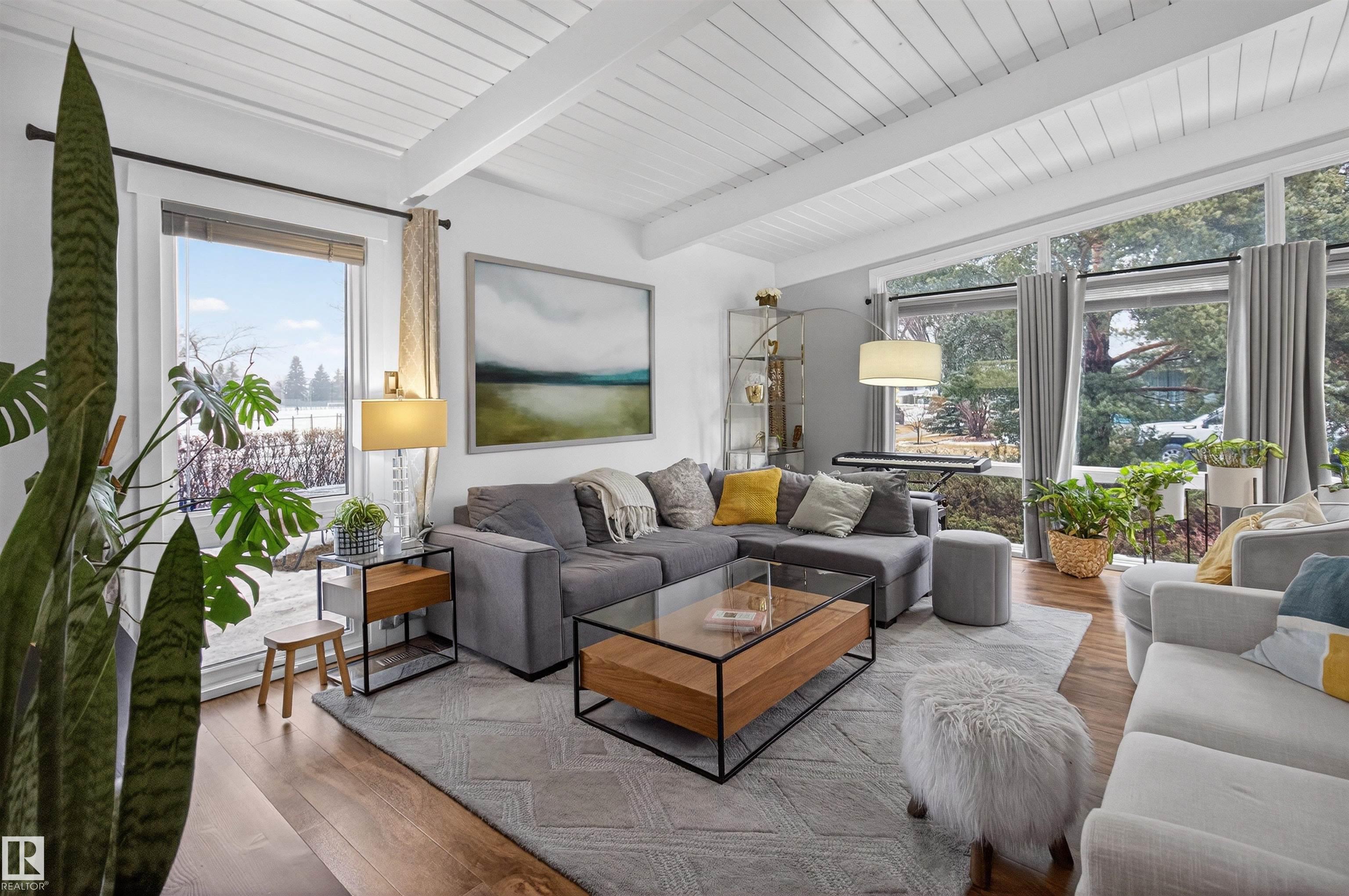 Photo 8 at 15719 89a Avenue NW, Meadowlark Park, Edmonton