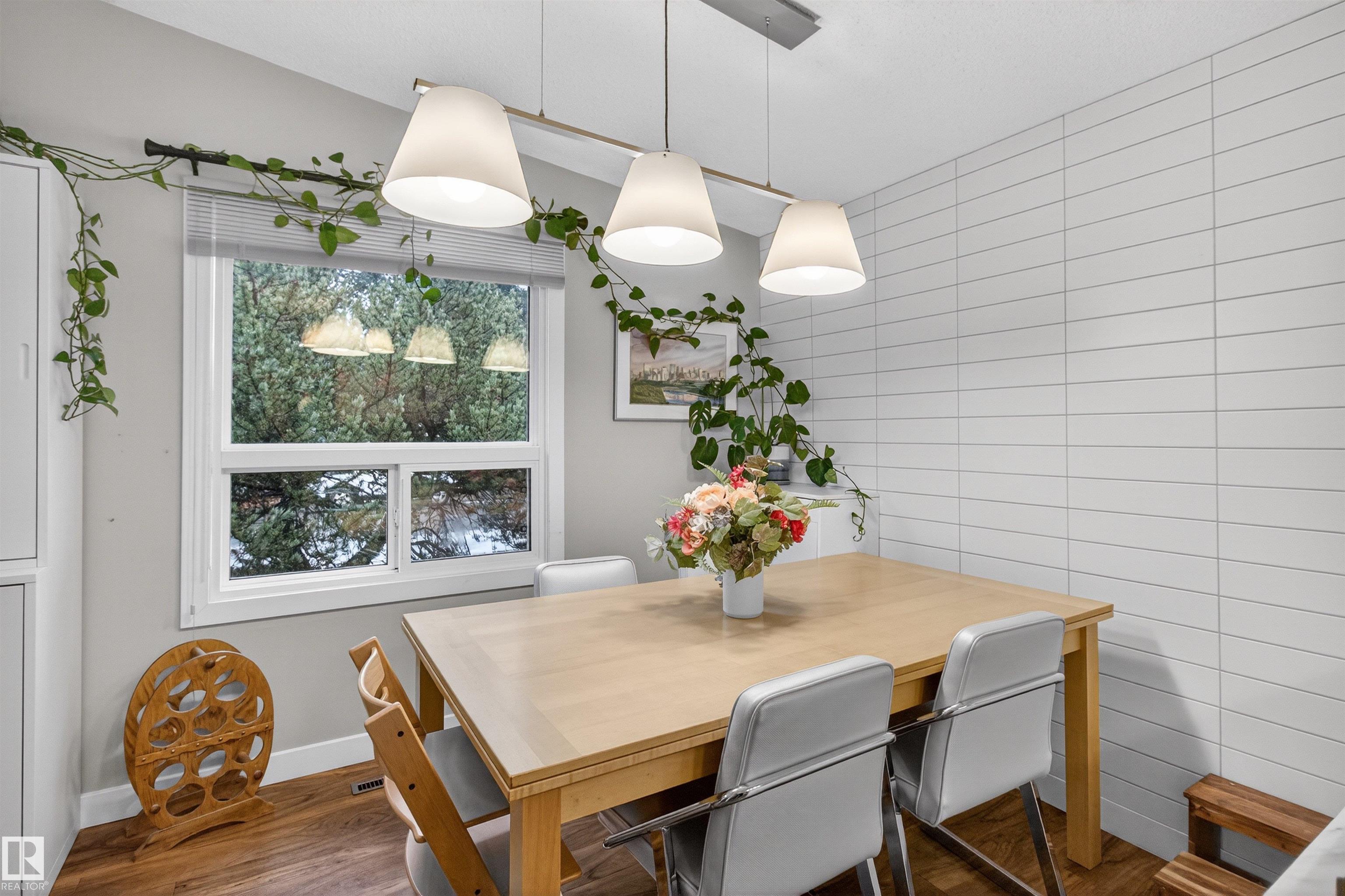 Photo 10 at 15719 89a Avenue NW, Meadowlark Park, Edmonton