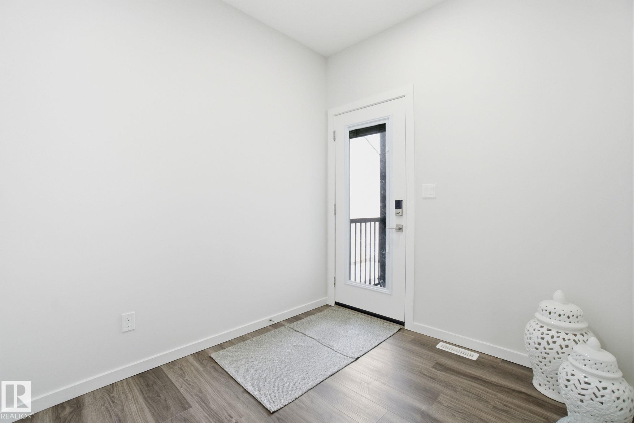 319 29 Street SW, Alces, Edmonton