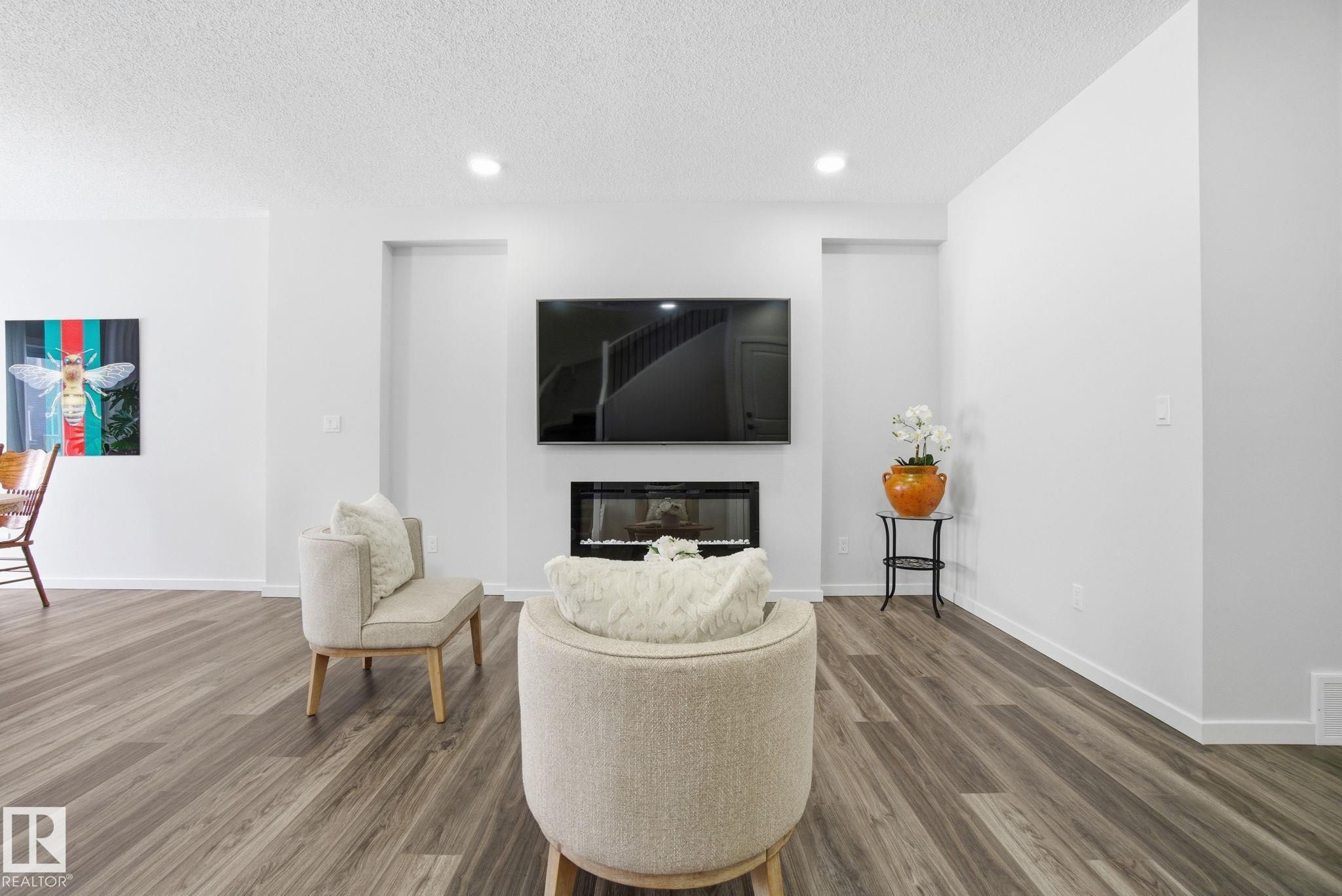 Photo 9 at 319 29 Street SW, Alces, Edmonton