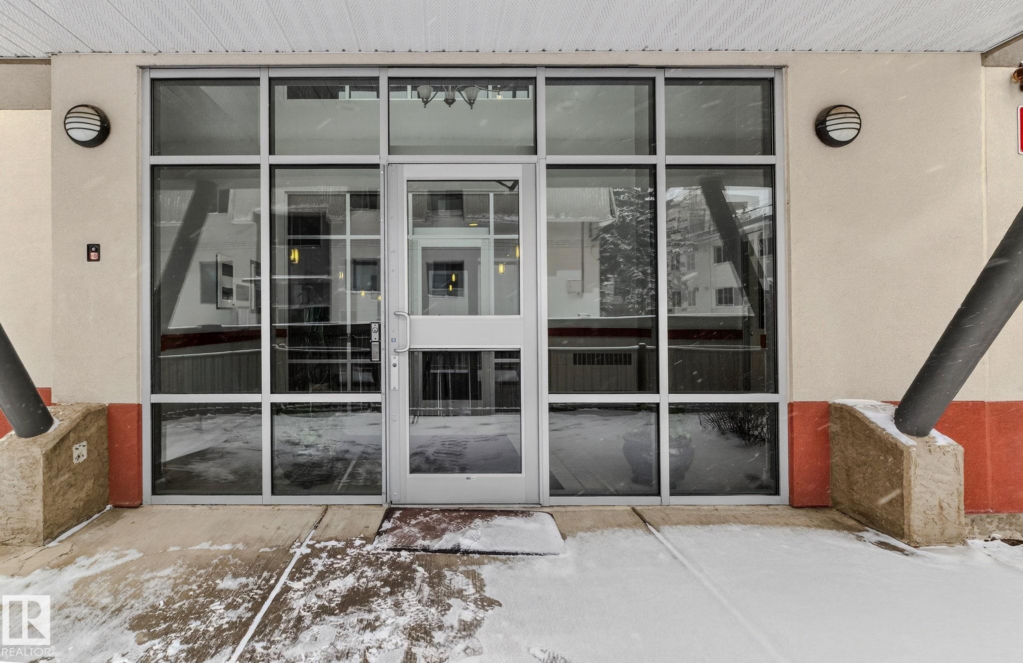 Photo 4 at 301 - 11140 68 Avenue NW, Parkallen, Edmonton