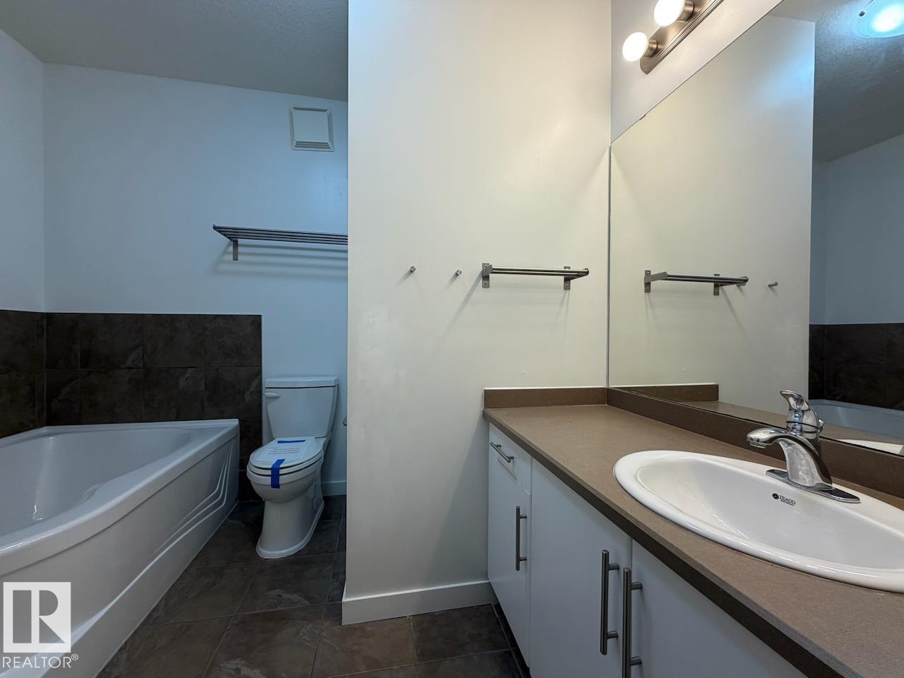 https://zimg.paragon.ice.com/ParagonImages/Property/PM/RAE/225392254/15/0/0/f1b993ac114b96ef55601f14f9d767df/1/e0fc64ce888c954d6f1598643954bac8/225392254-4A0668F0-187C-4885-B24D-7E9102DCDEA5.JPG