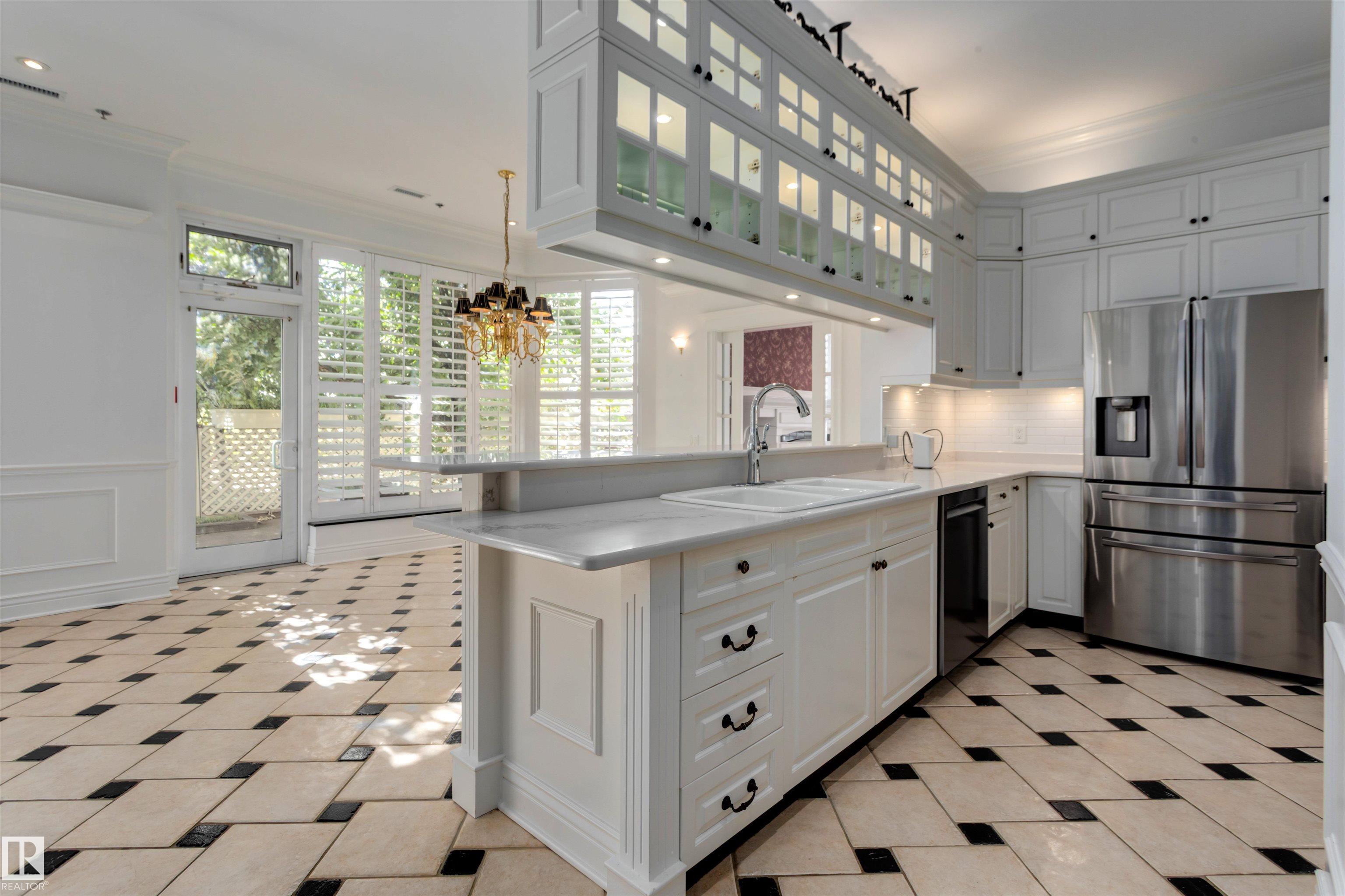 102 - 11826 100 Avenue NW, Wîhkwêntôwin, Edmonton