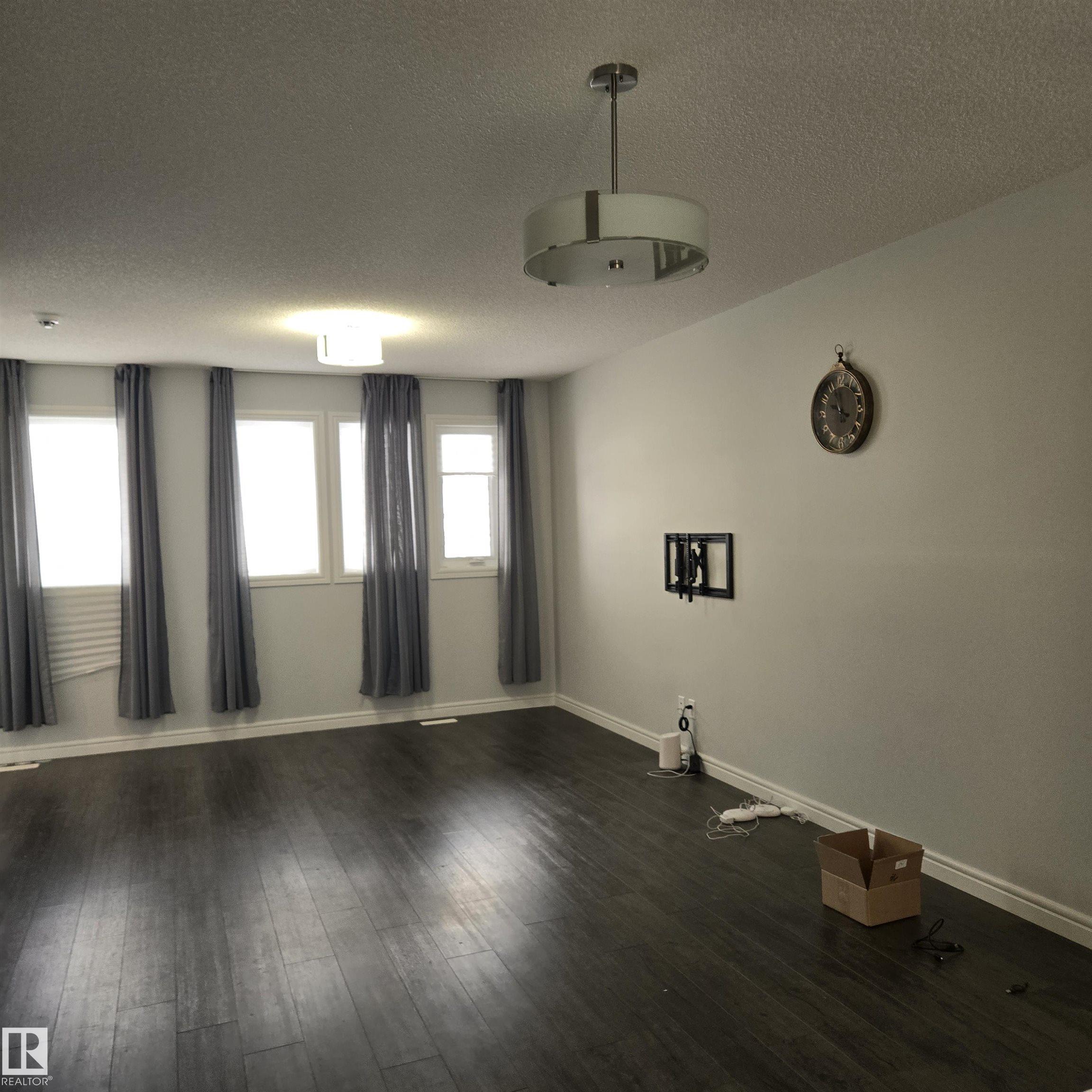 Picture for 1412 CHERNIAK WY SW