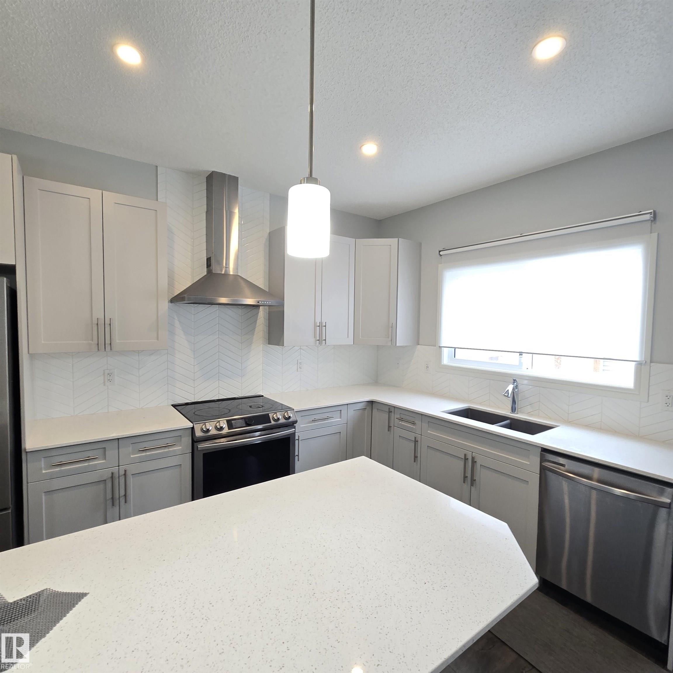 Picture for 1412 CHERNIAK WY SW